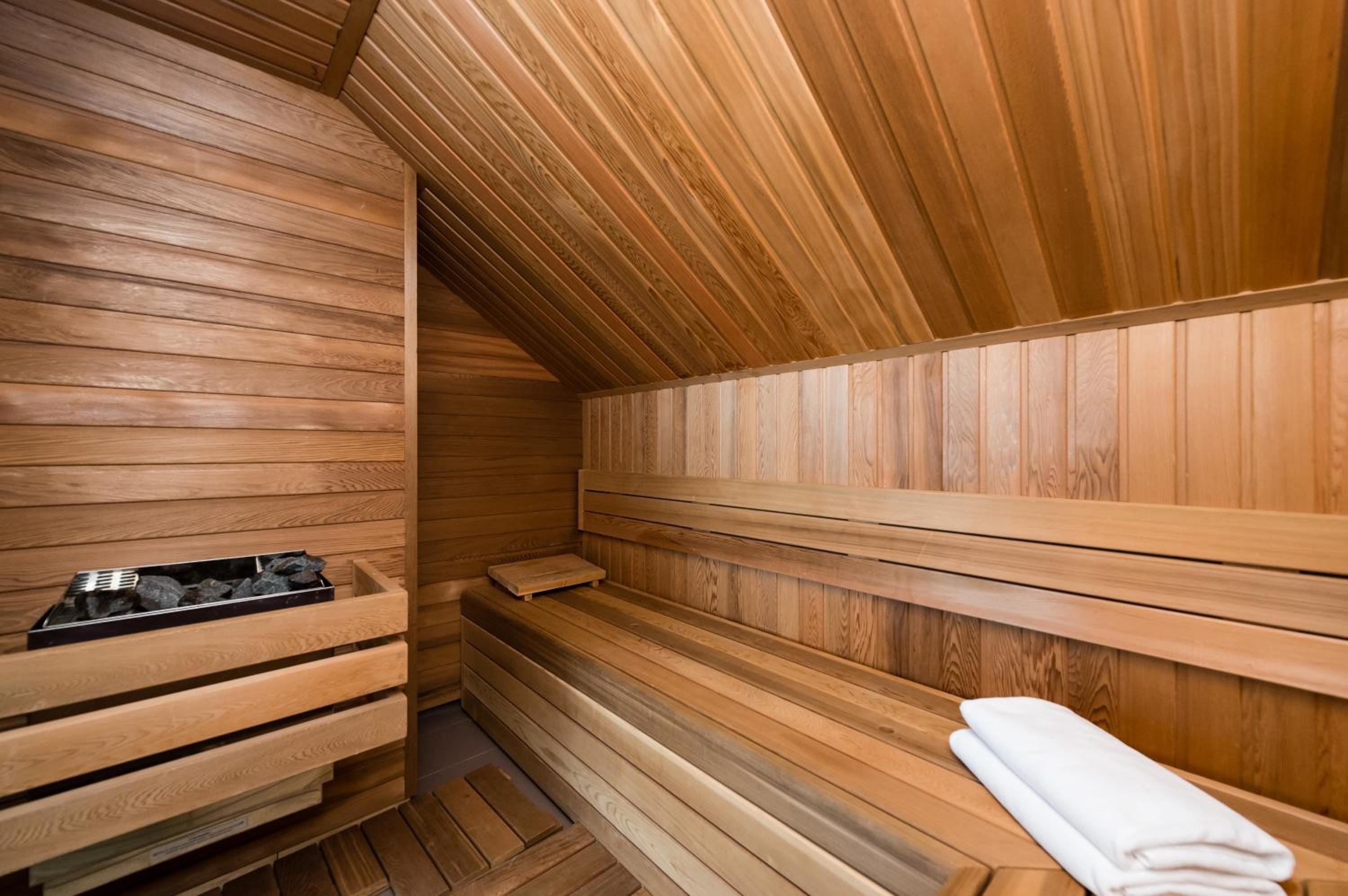 PRESIDENTIAL PENTHOUSE, 303m2, JACUZZI on TERRACE, SAUNA, 6BDRM, 4BTHRM, AC, LIFT