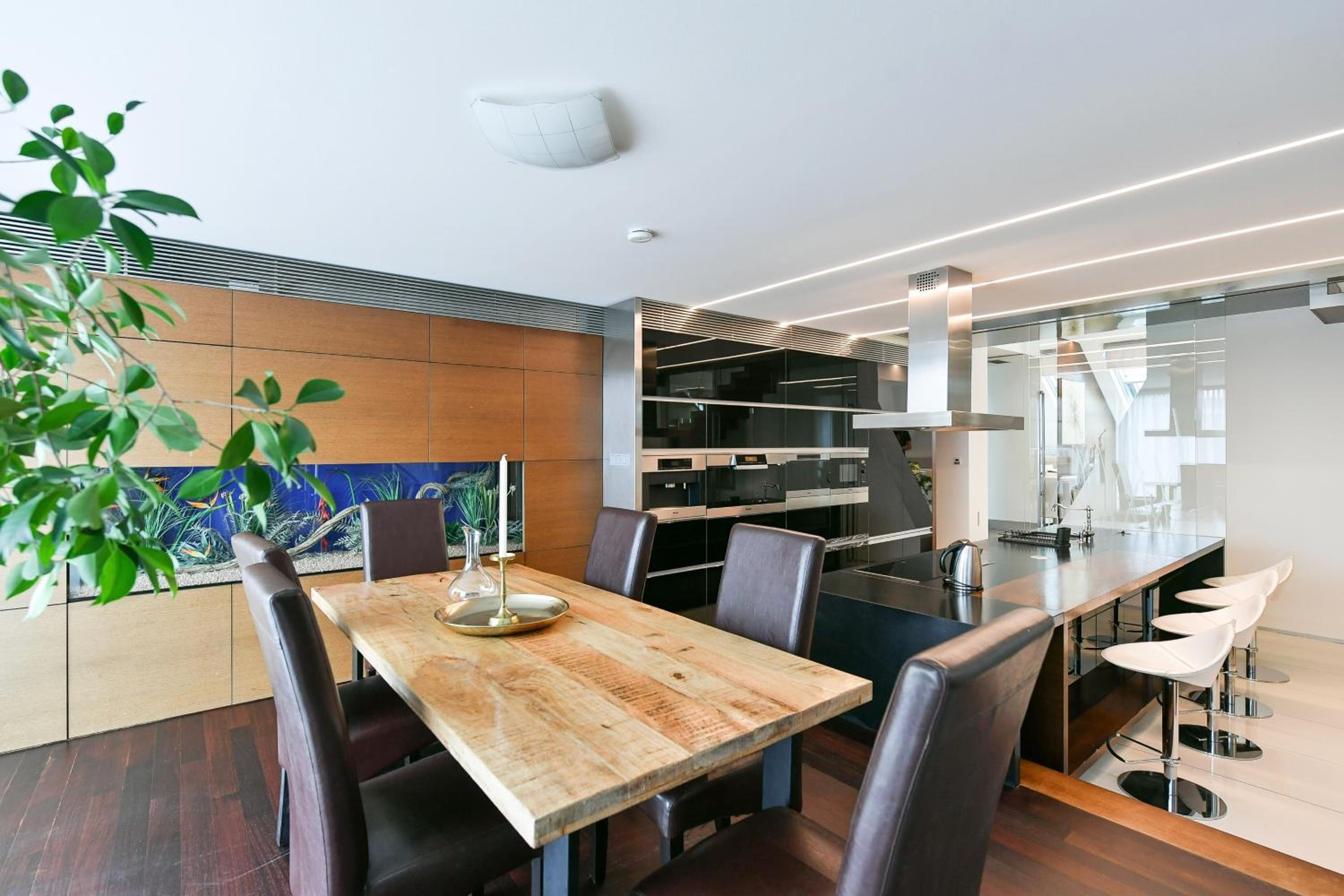 PRESIDENTIAL PENTHOUSE, 303m2, JACUZZI on TERRACE, SAUNA, 6BDRM, 4BTHRM, AC, LIFT