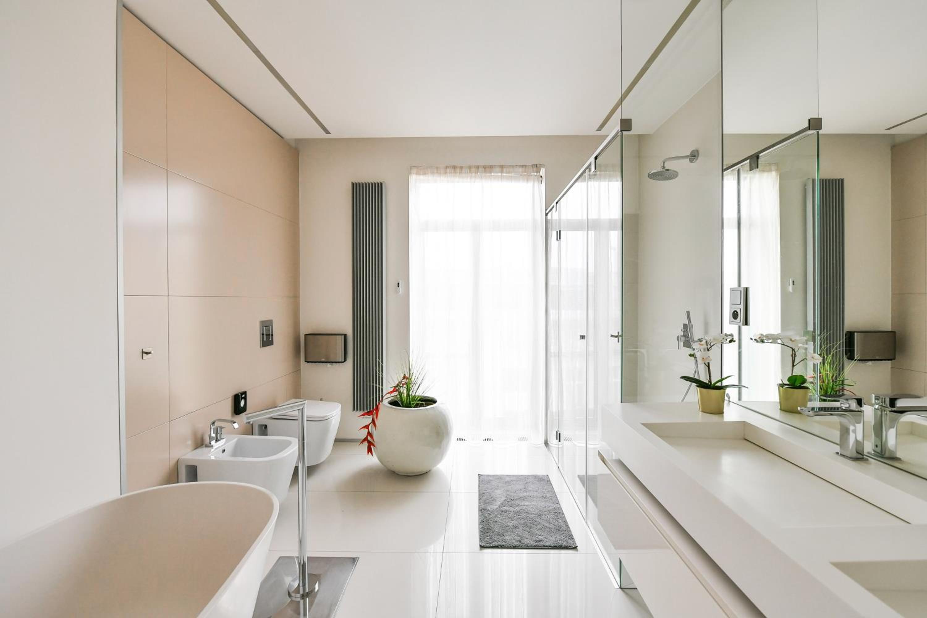 PRESIDENTIAL PENTHOUSE, 303m2, JACUZZI on TERRACE, SAUNA, 6BDRM, 4BTHRM, AC, LIFT