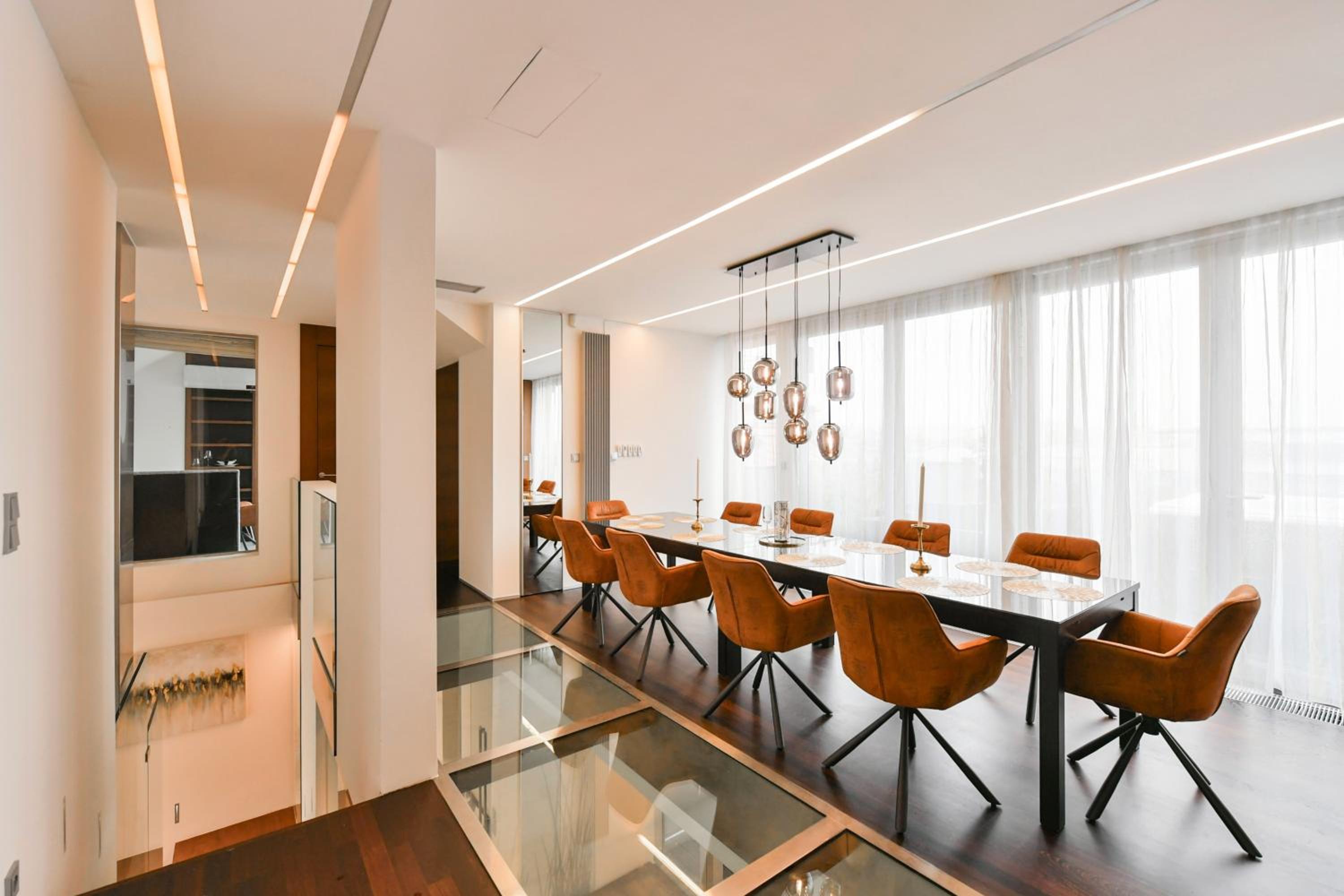 PRESIDENTIAL PENTHOUSE, 303m2, JACUZZI on TERRACE, SAUNA, 6BDRM, 4BTHRM, AC, LIFT