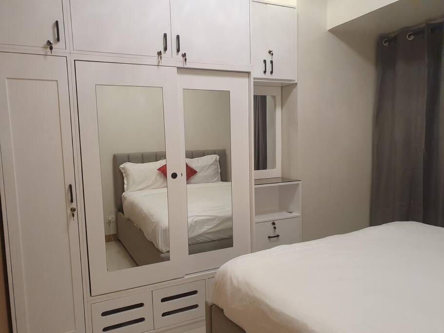 Red Residence Makati-Cozy Condo Unit with Balcony view 2