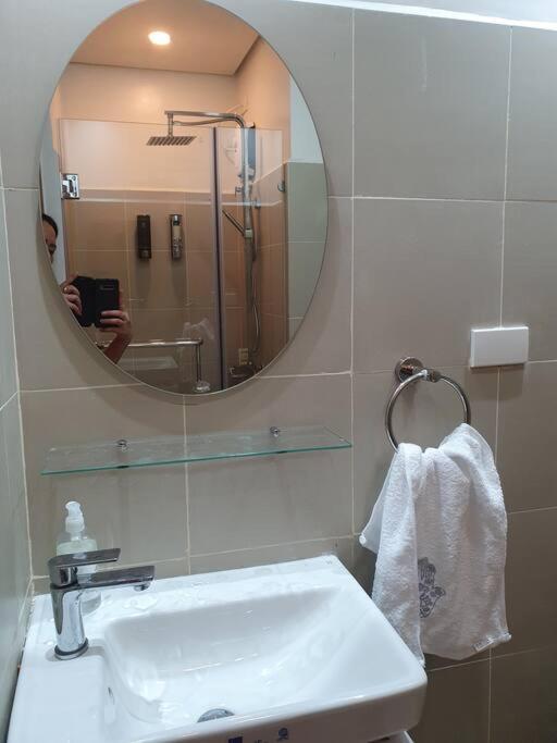 Red Residence Makati-Cozy Condo Unit with Balcony view 5