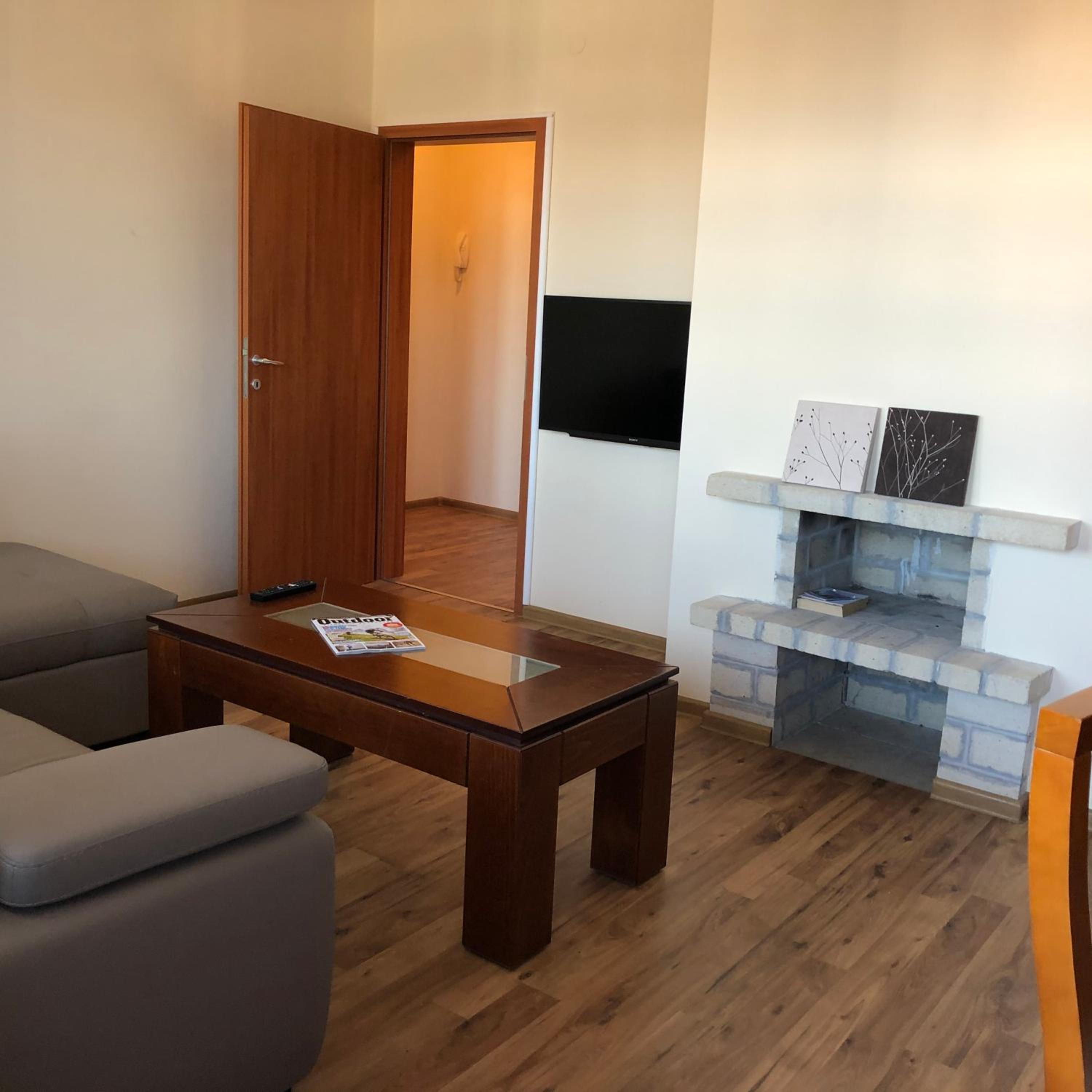 Spacious 2 Bed Apartment Close To Gondola