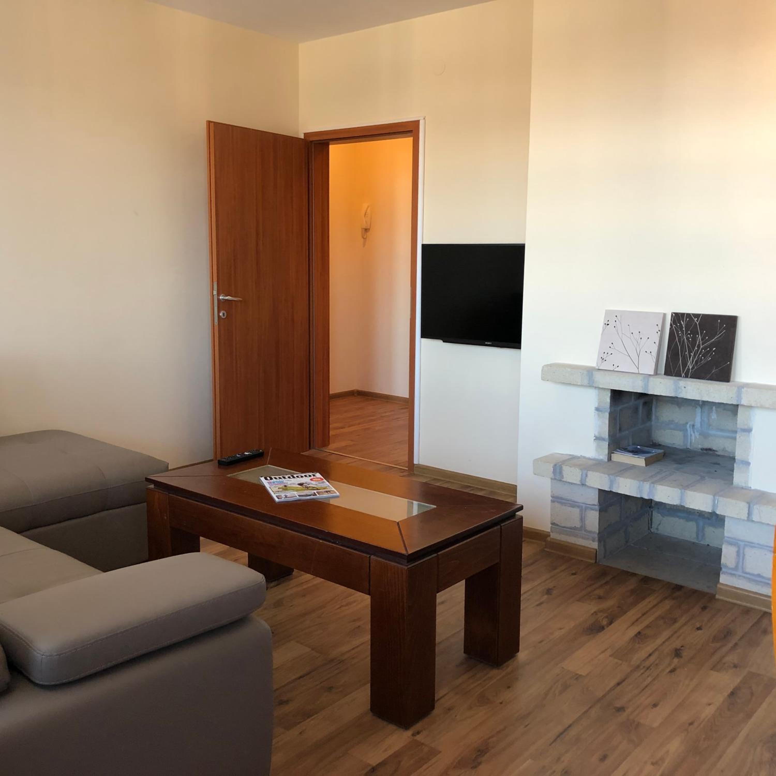 Spacious 2 Bed Apartment Close To Gondola