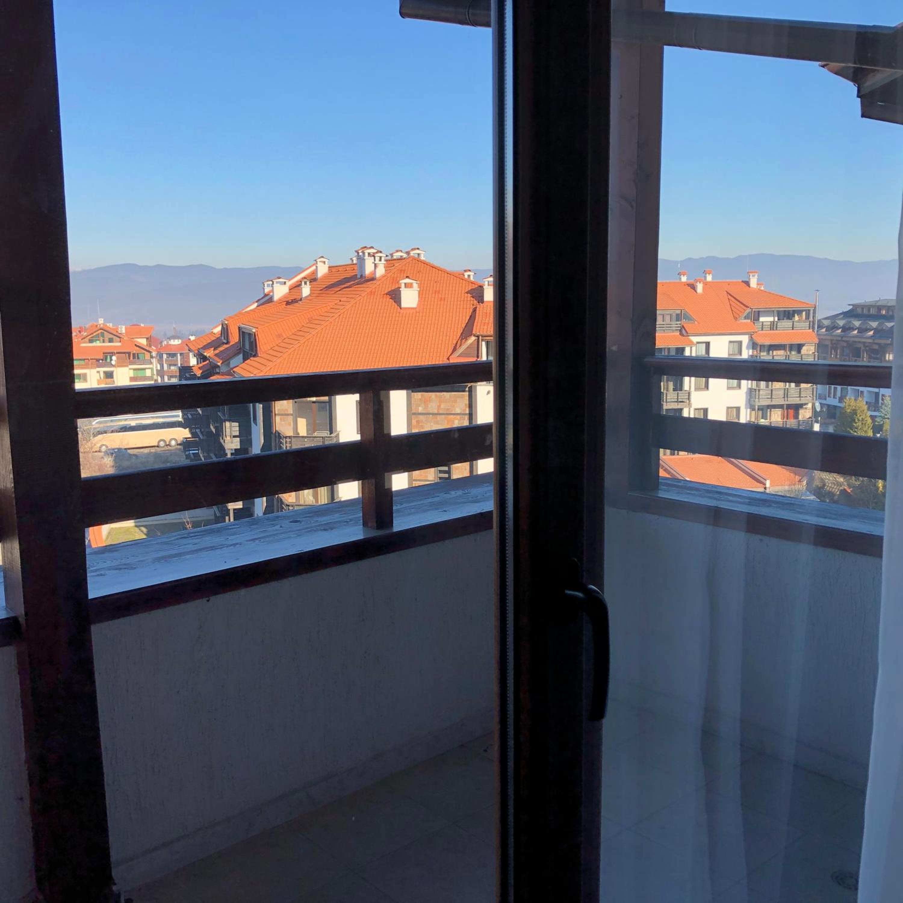 Spacious 2 Bed Apartment Close To Gondola