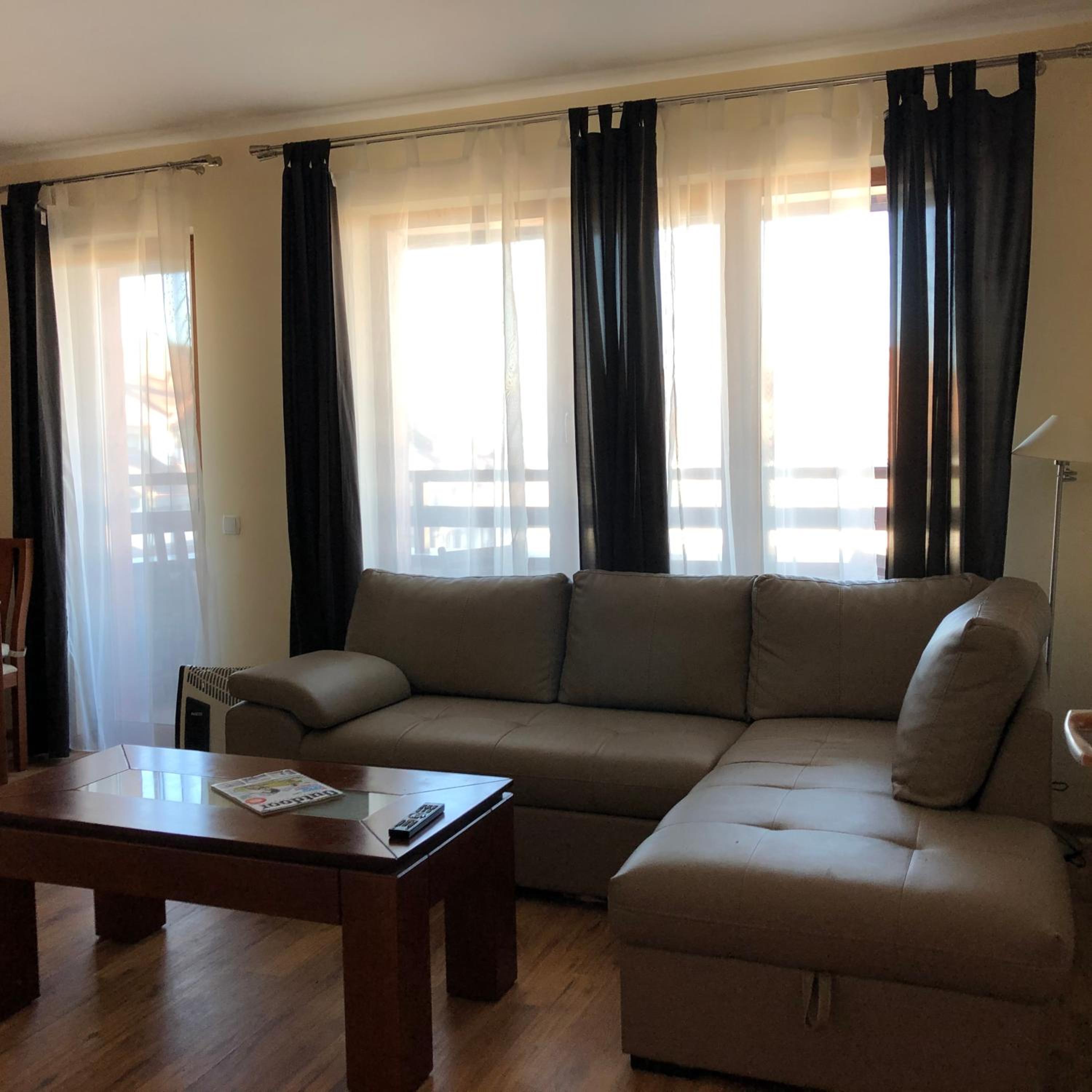 Spacious 2 Bed Apartment Close To Gondola