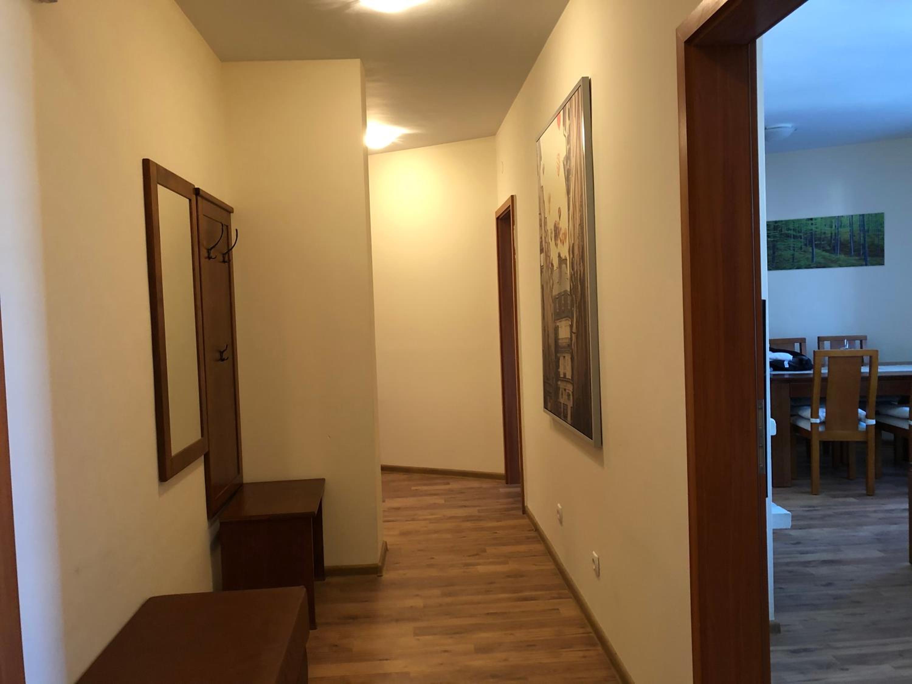 Spacious 2 Bed Apartment Close To Gondola