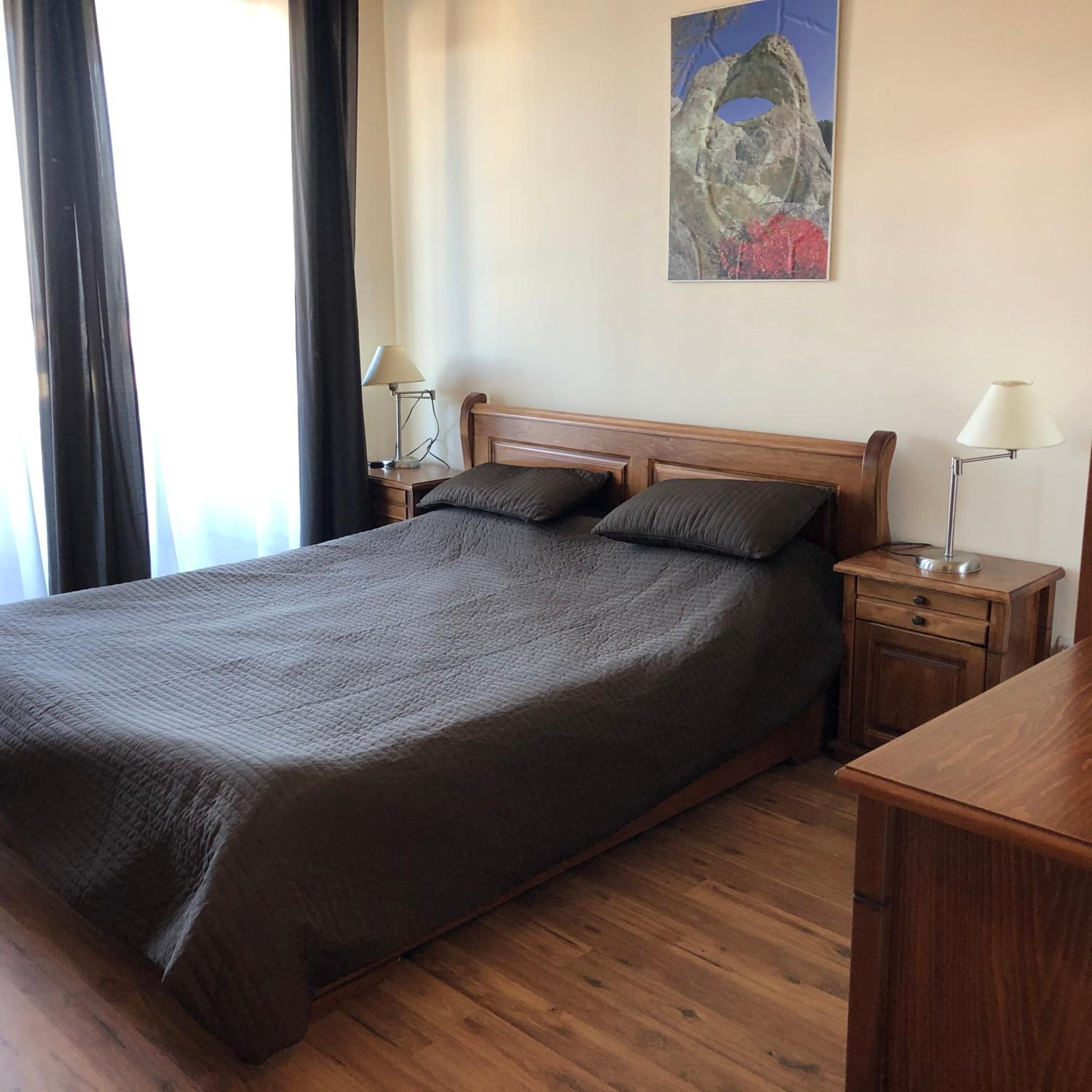 Spacious 2 Bed Apartment Close To Gondola