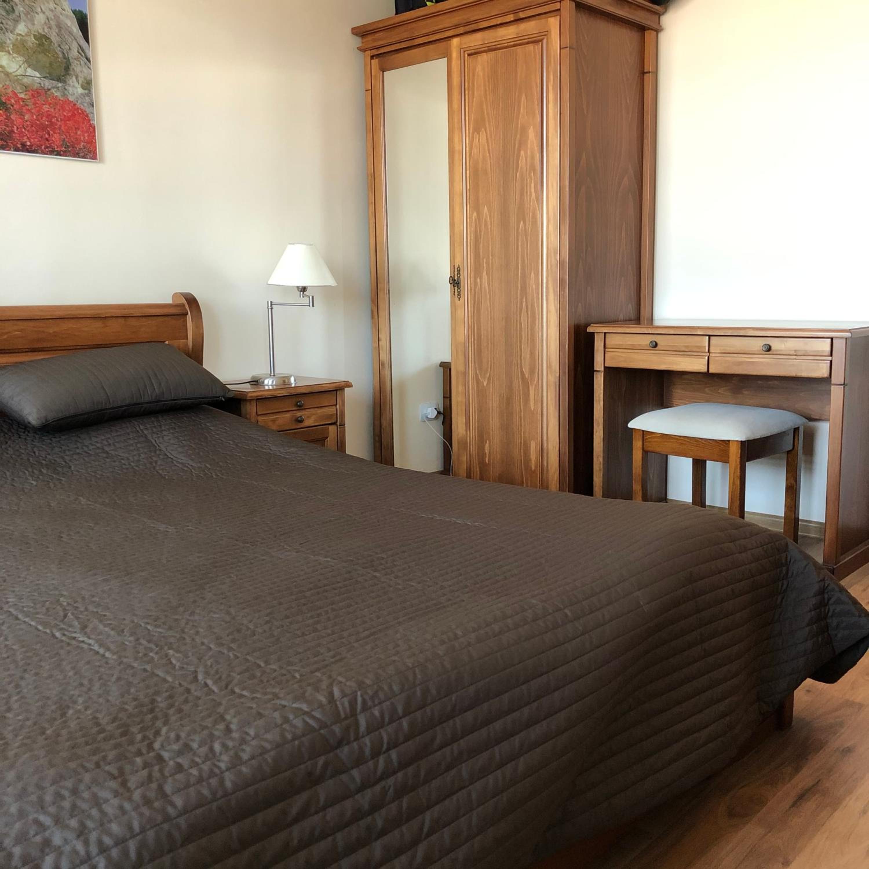 Spacious 2 Bed Apartment Close To Gondola