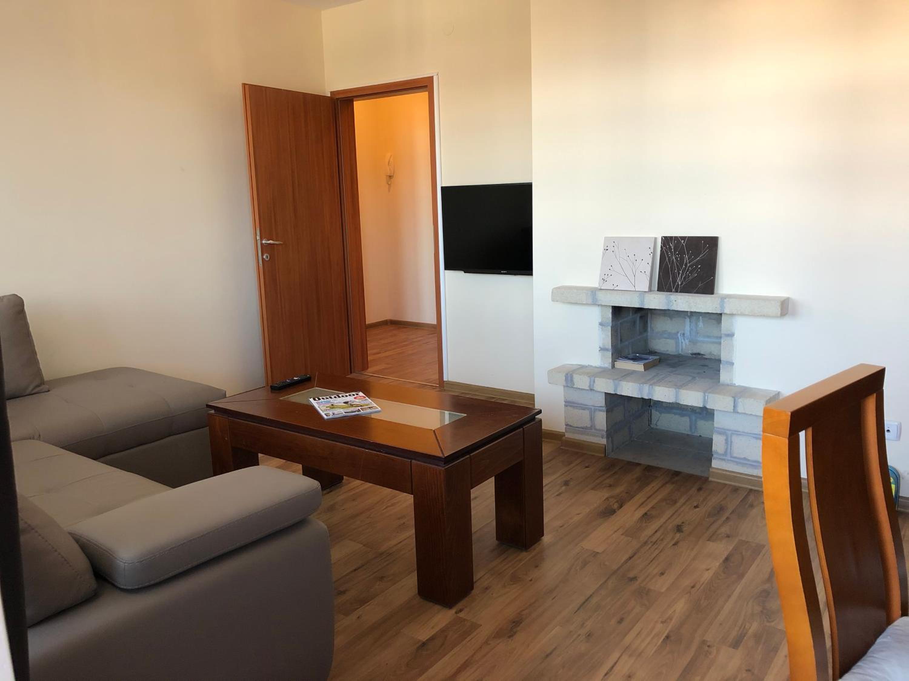 Spacious 2 Bed Apartment Close To Gondola