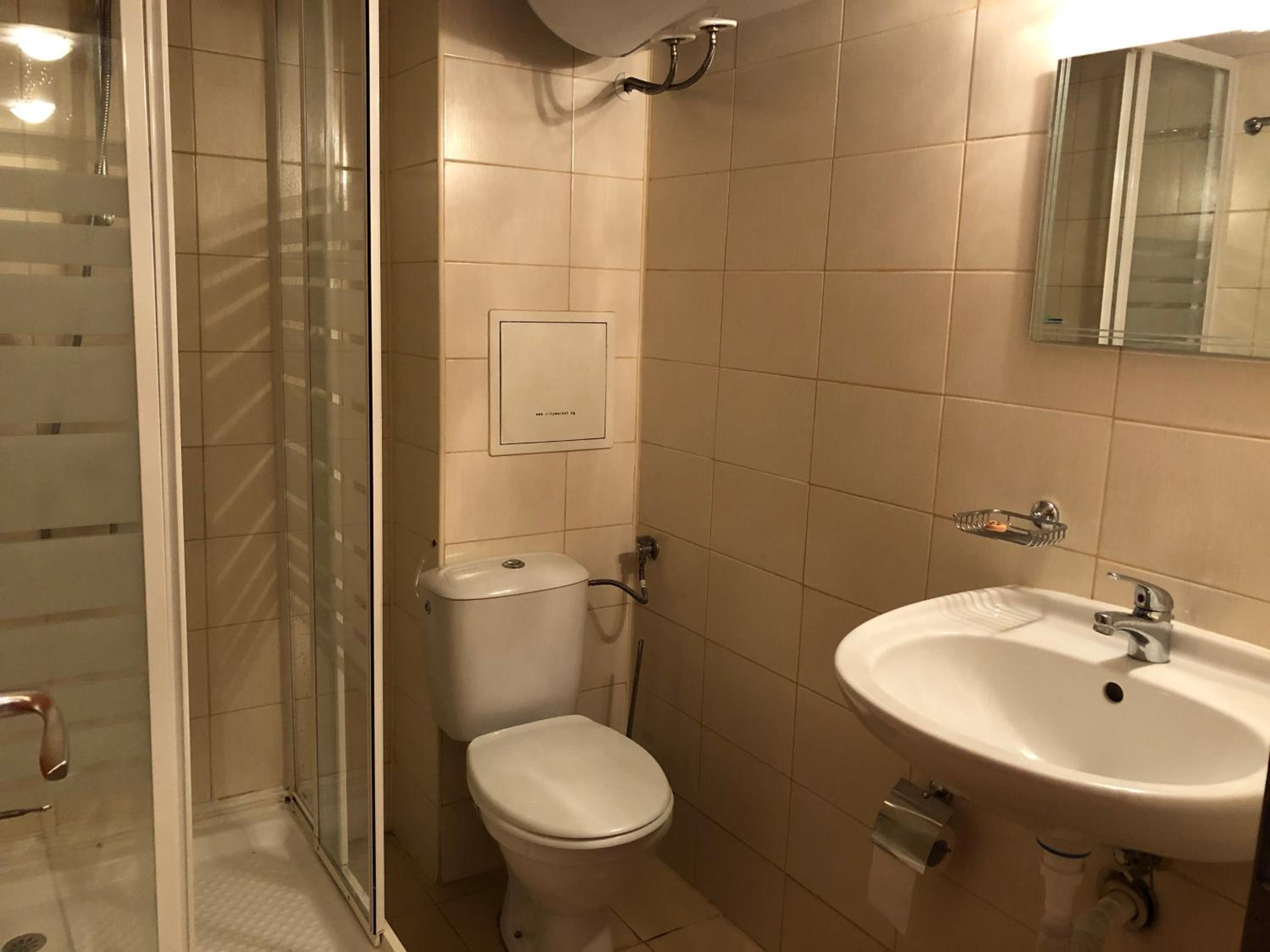 Spacious 2 Bed Apartment Close To Gondola