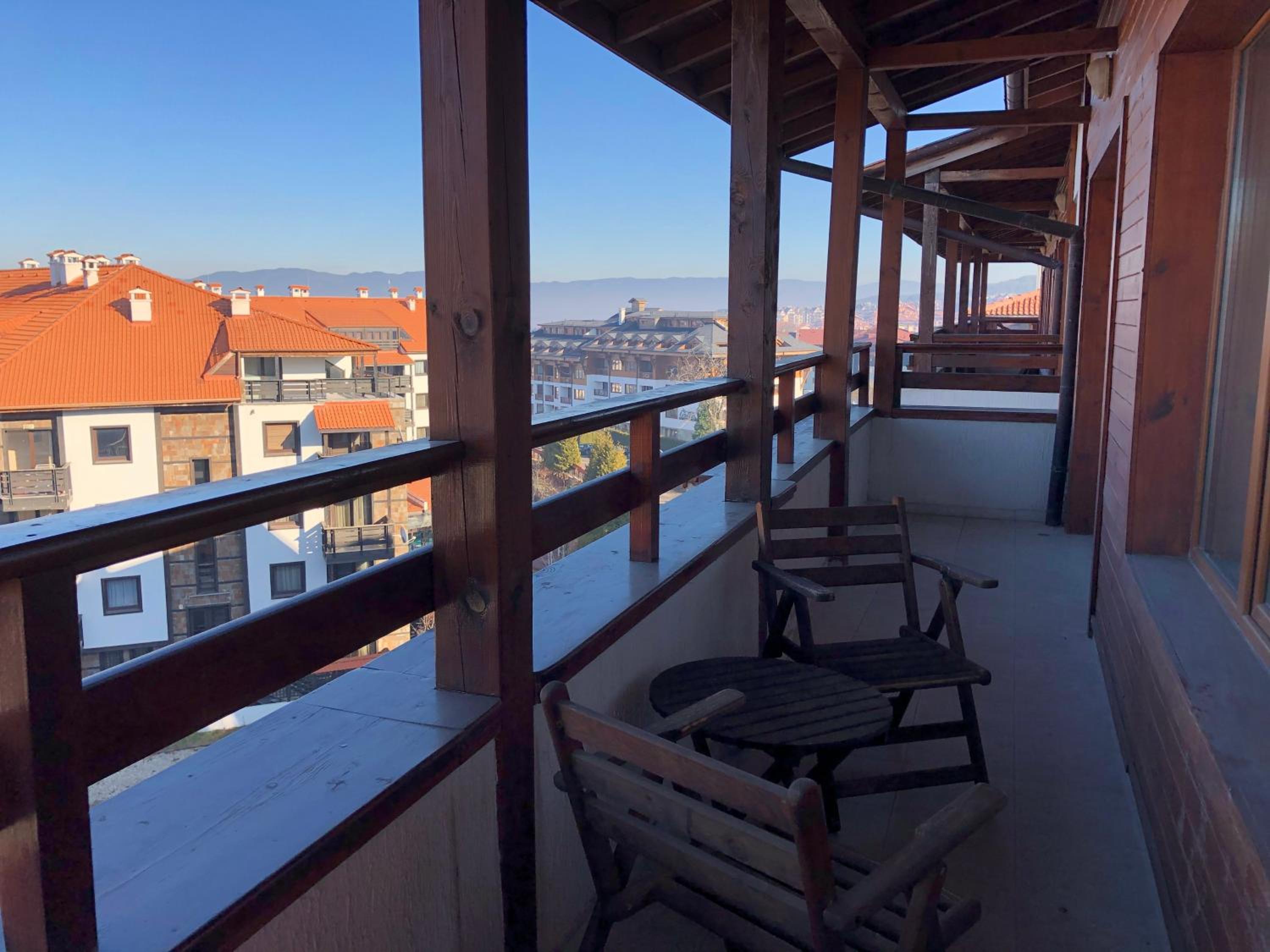 Spacious 2 Bed Apartment Close To Gondola