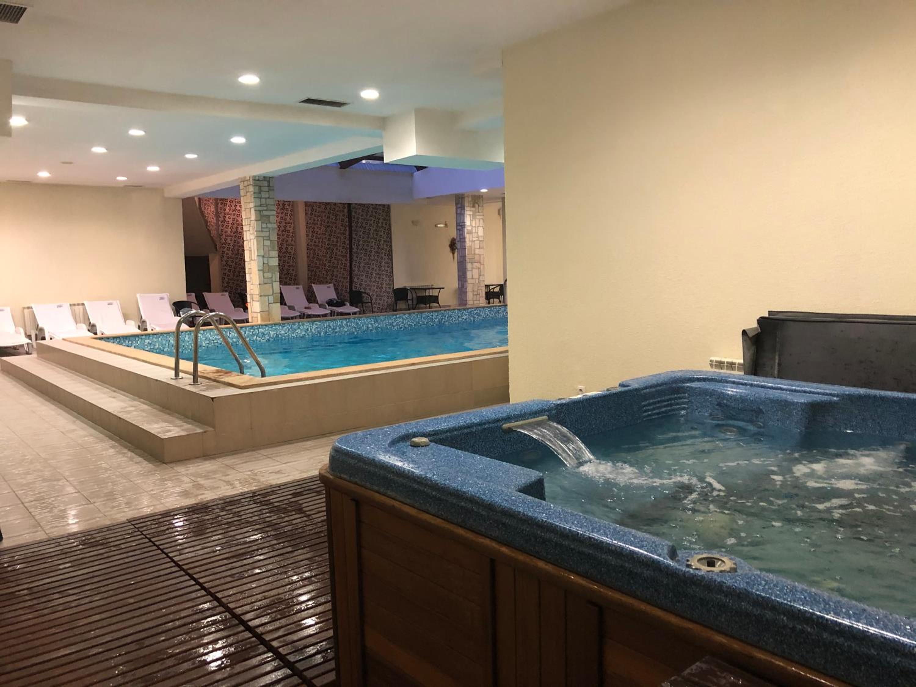Spacious 2 Bed Apartment Close To Gondola