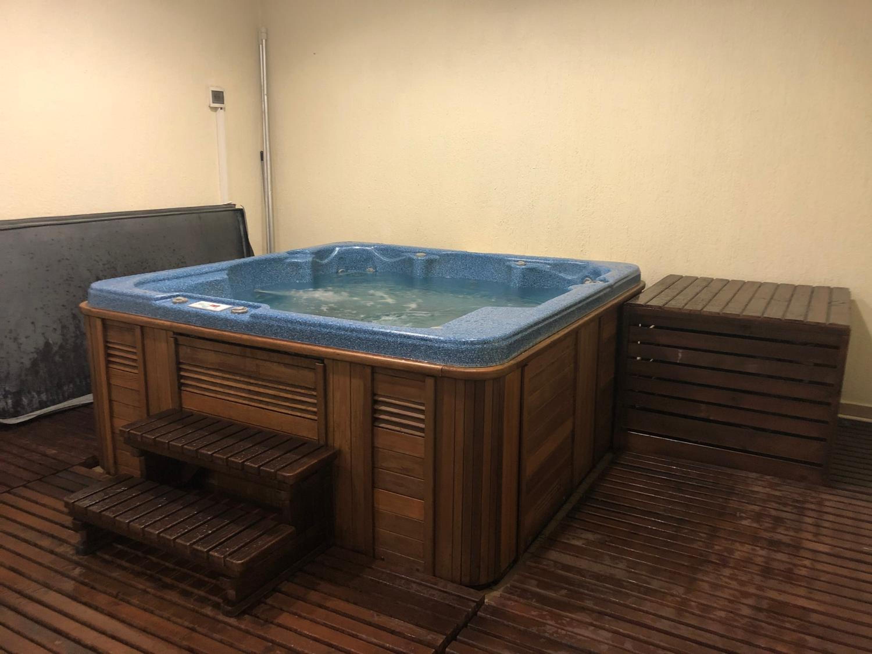 Spacious 2 Bed Apartment Close To Gondola