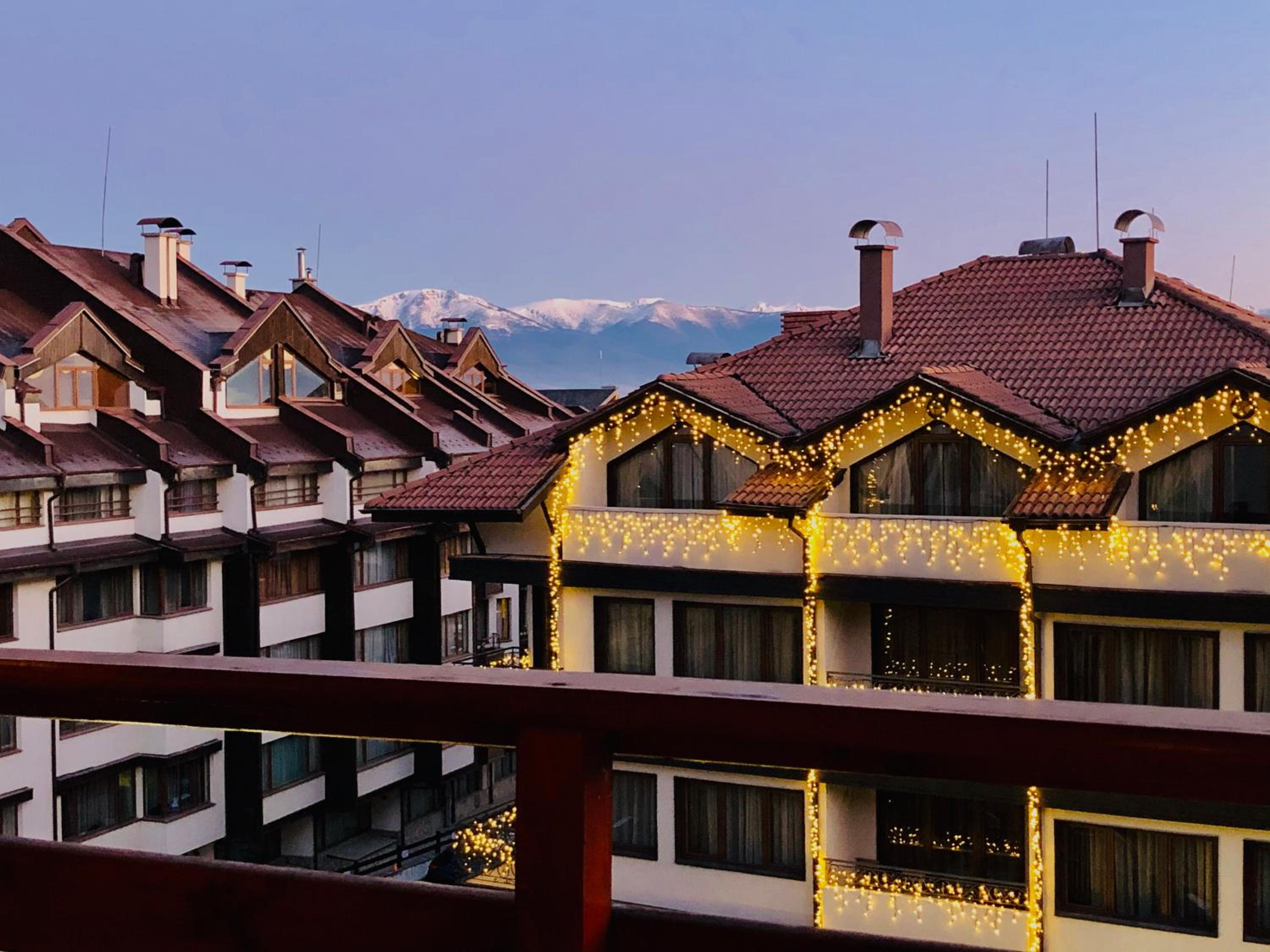 Spacious 2 Bed Apartment Close To Gondola