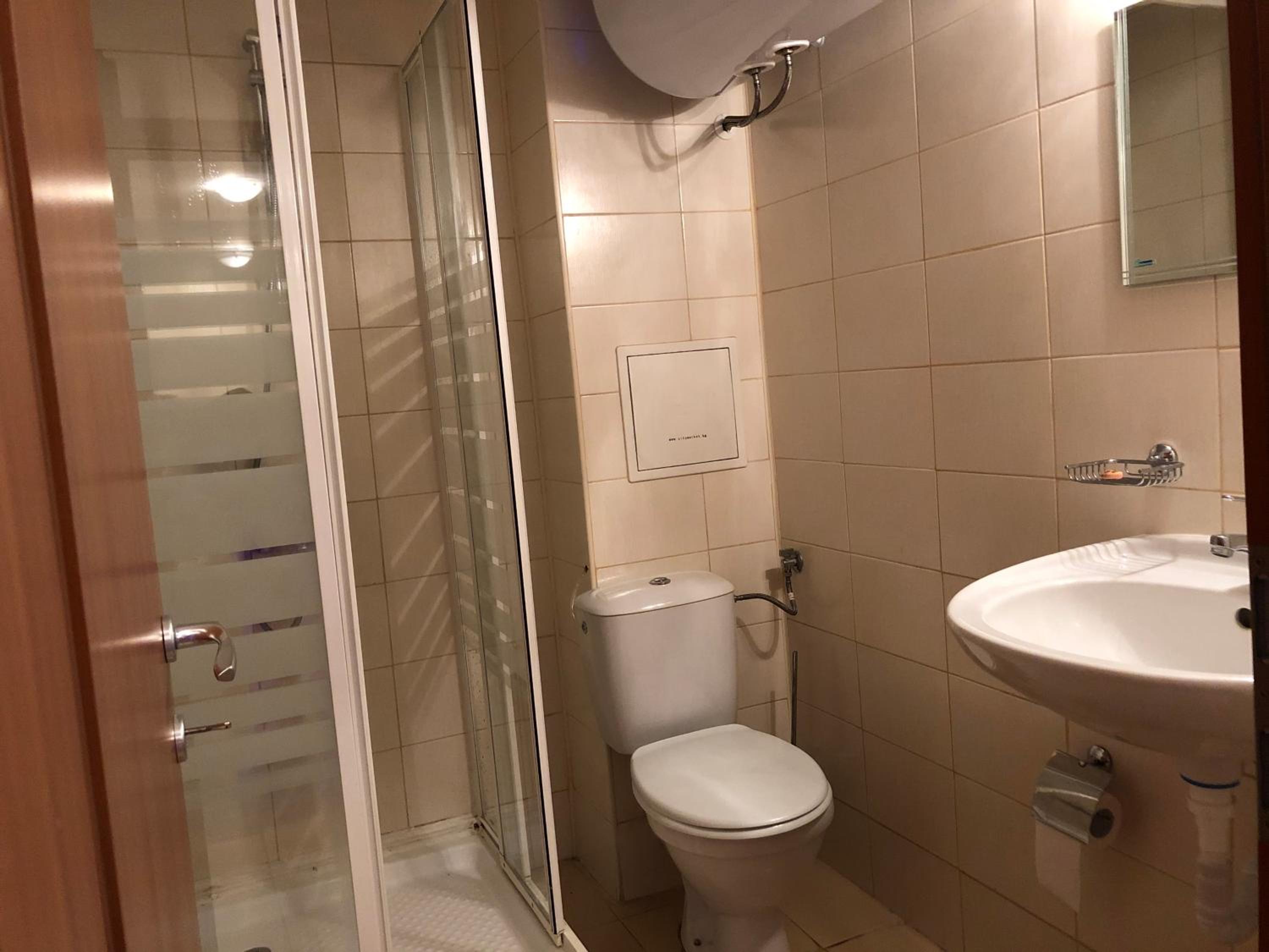 Spacious 2 Bed Apartment Close To Gondola