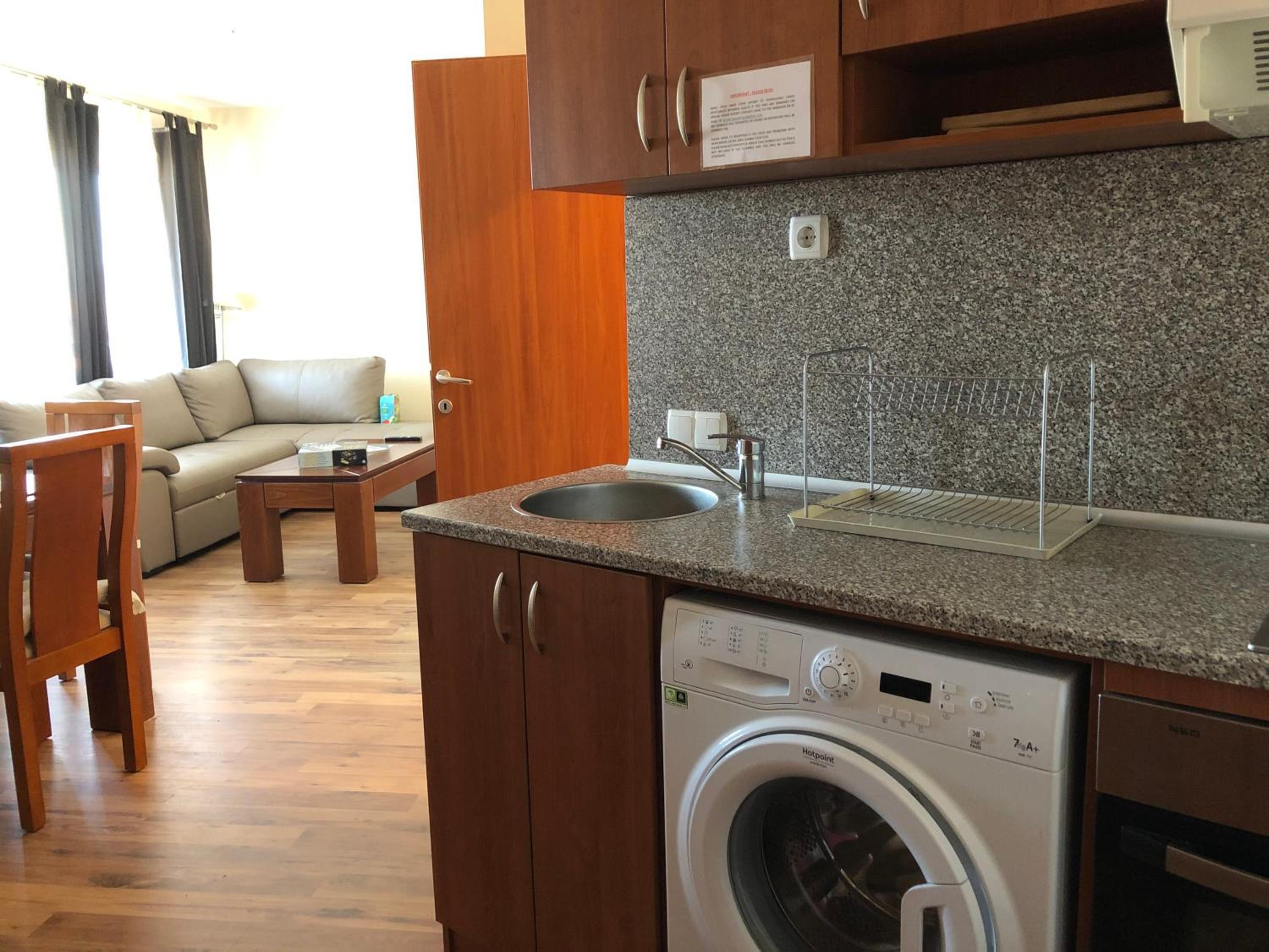 Spacious 2 Bed Apartment Close To Gondola