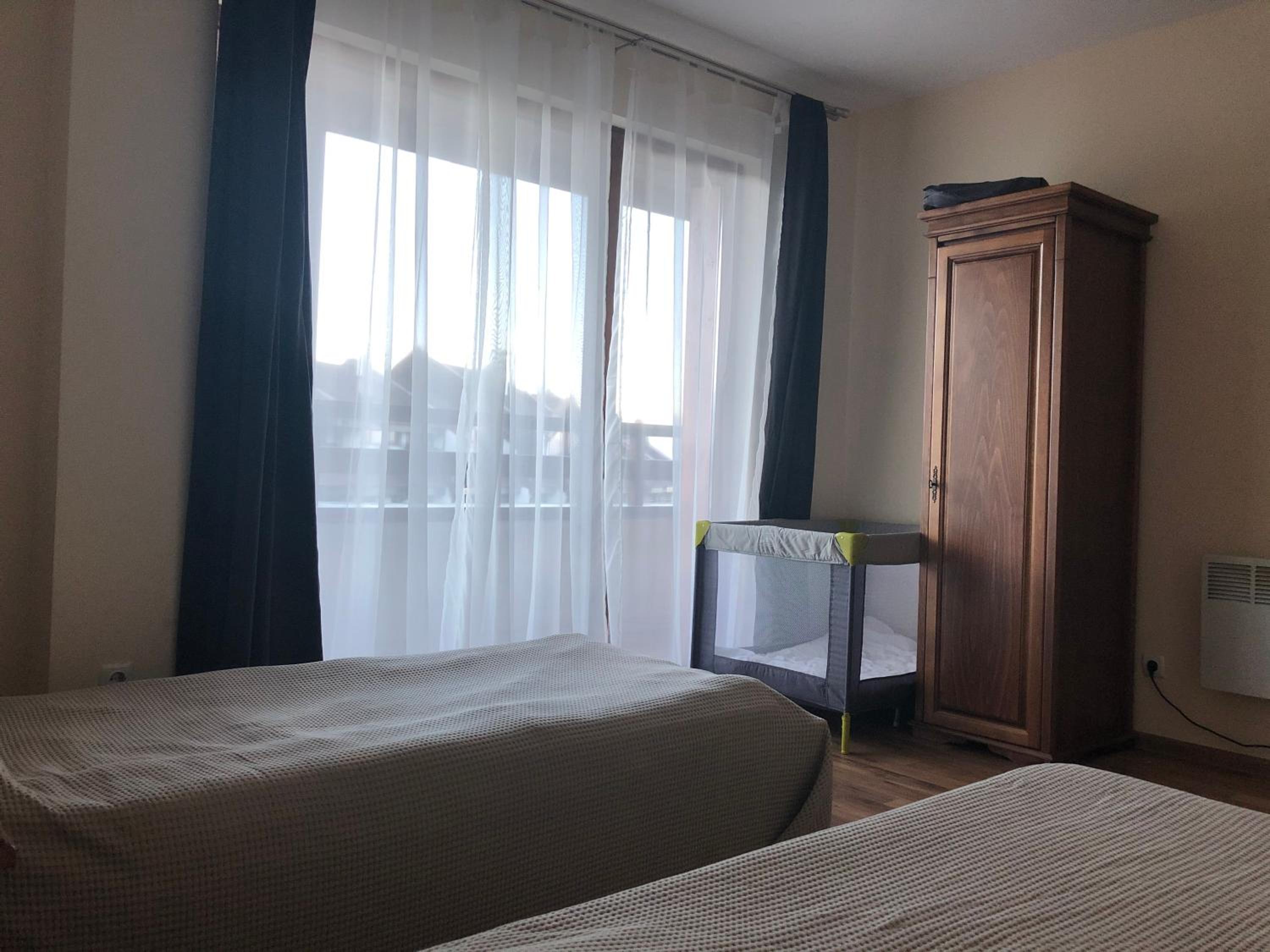 Spacious 2 Bed Apartment Close To Gondola