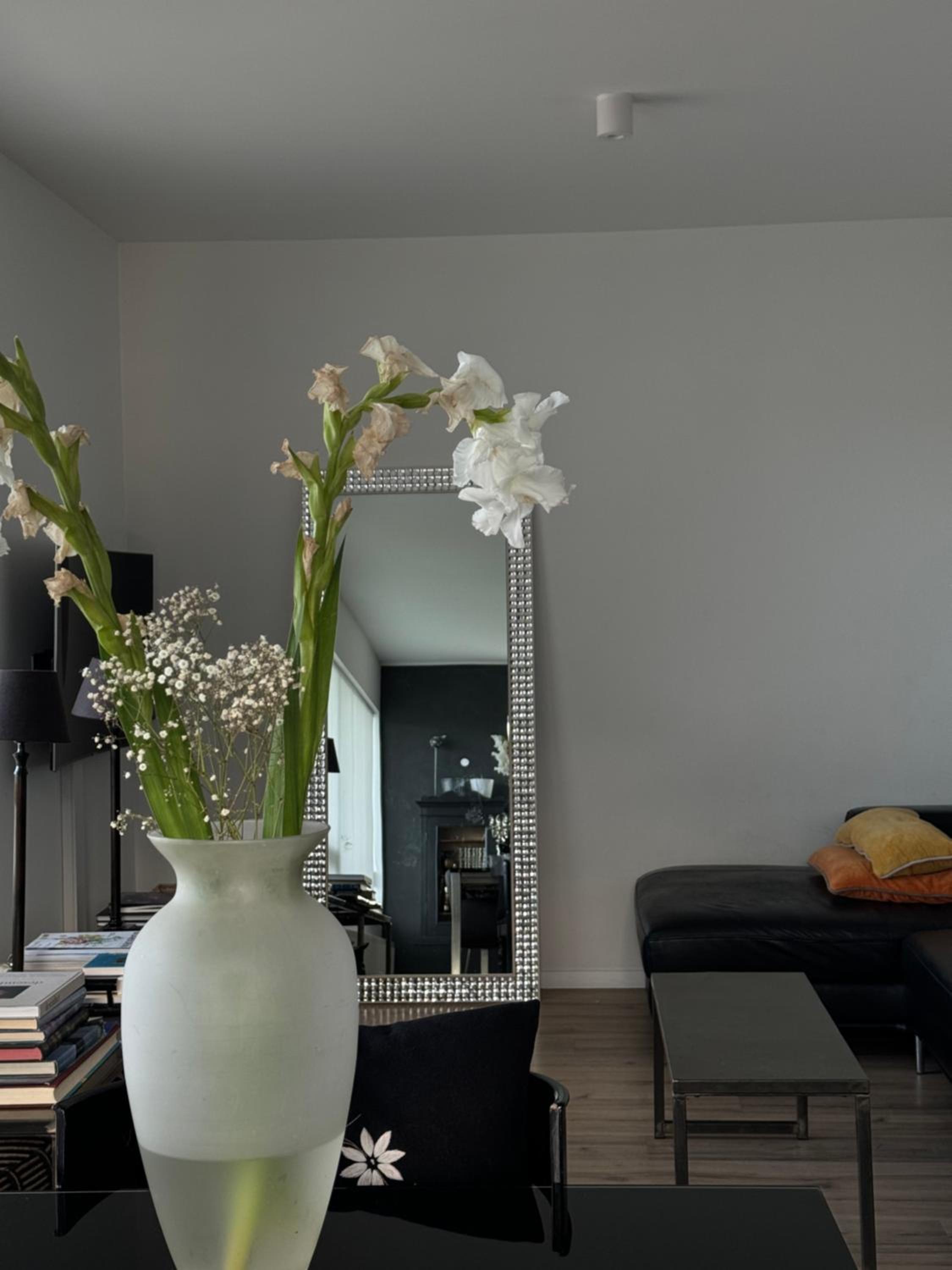 Peaceful Icelandic Retreat Near Nature & City