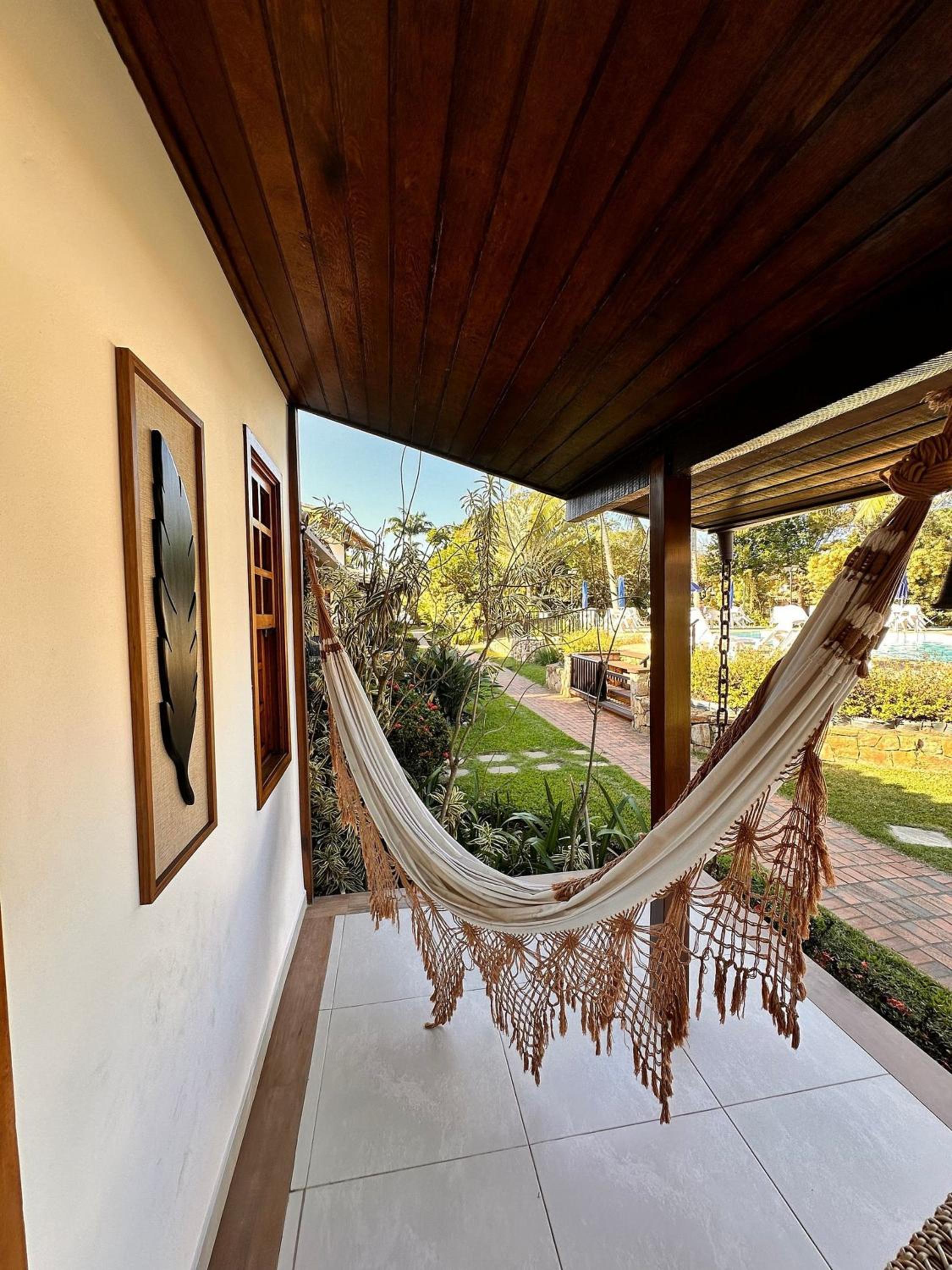 House 4 Minutes from Manguinhos Beach with Pool, Sauna, and Kids' Area