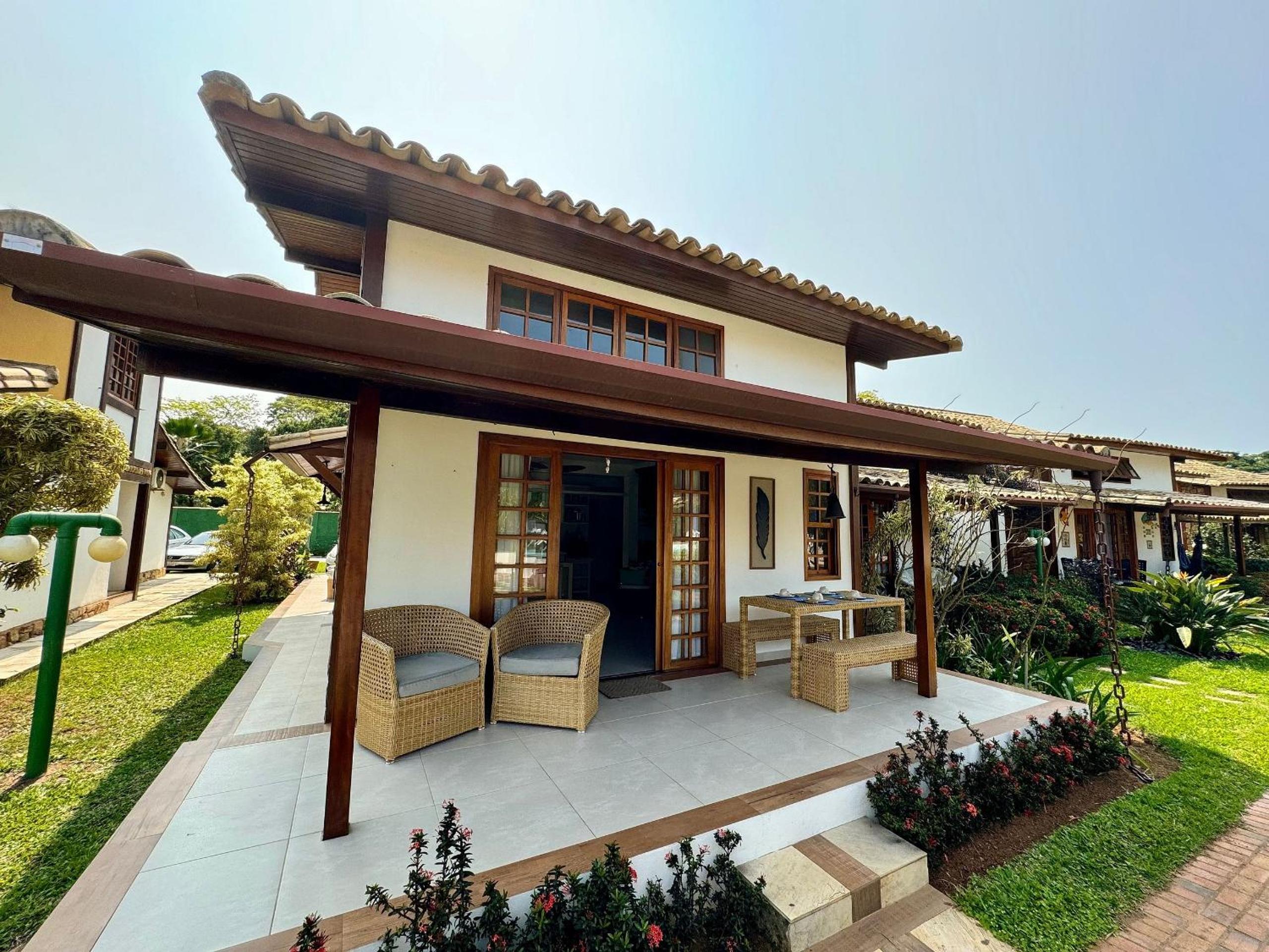 House 4 Minutes from Manguinhos Beach with Pool, Sauna, and Kids' Area