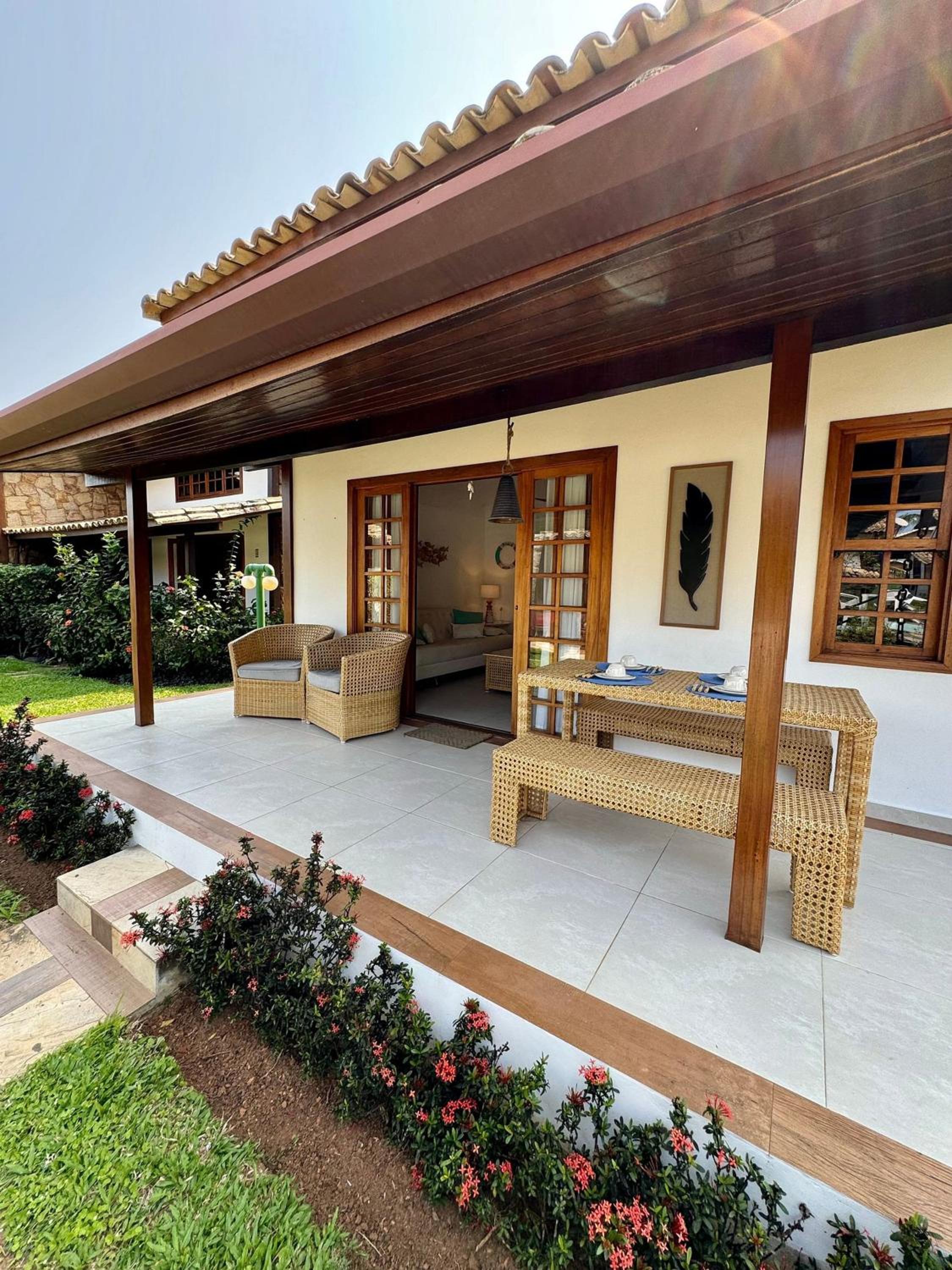 House 4 Minutes from Manguinhos Beach with Pool, Sauna, and Kids' Area