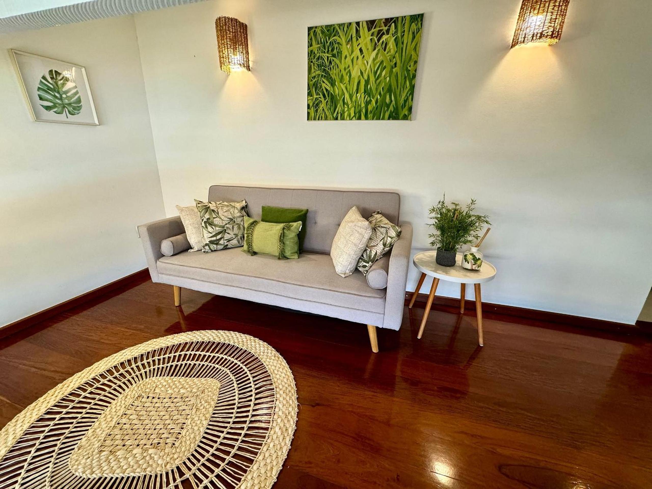 House 4 Minutes from Manguinhos Beach with Pool, Sauna, and Kids' Area