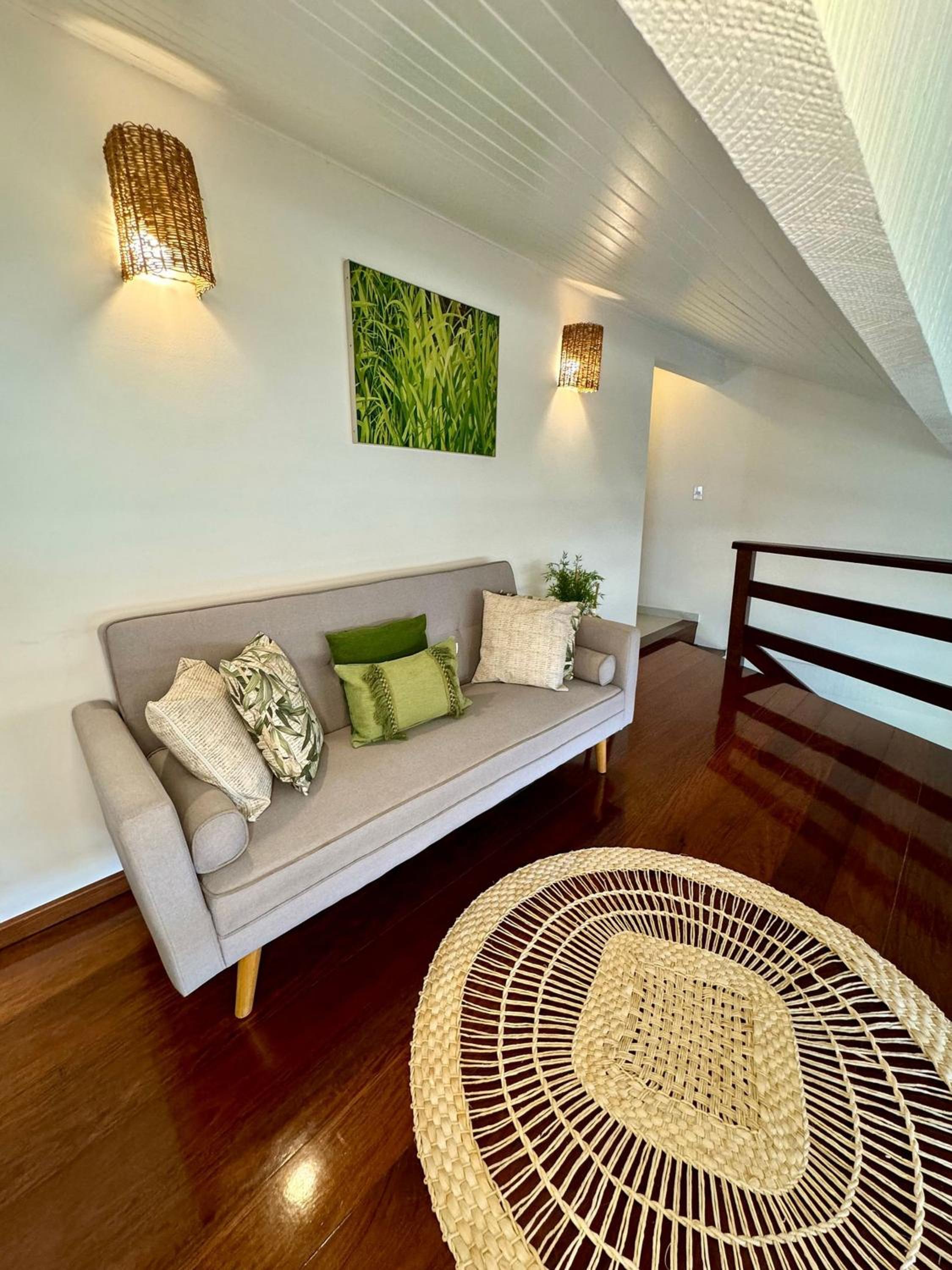 House 4 Minutes from Manguinhos Beach with Pool, Sauna, and Kids' Area