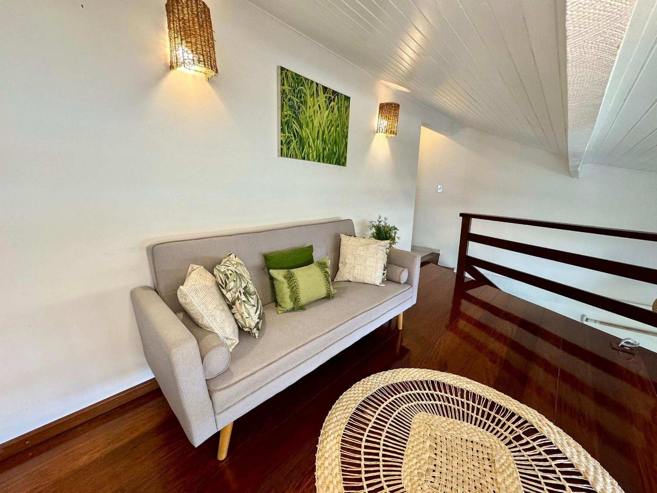 House 4 Minutes from Manguinhos Beach with Pool, Sauna, and Kids' Area