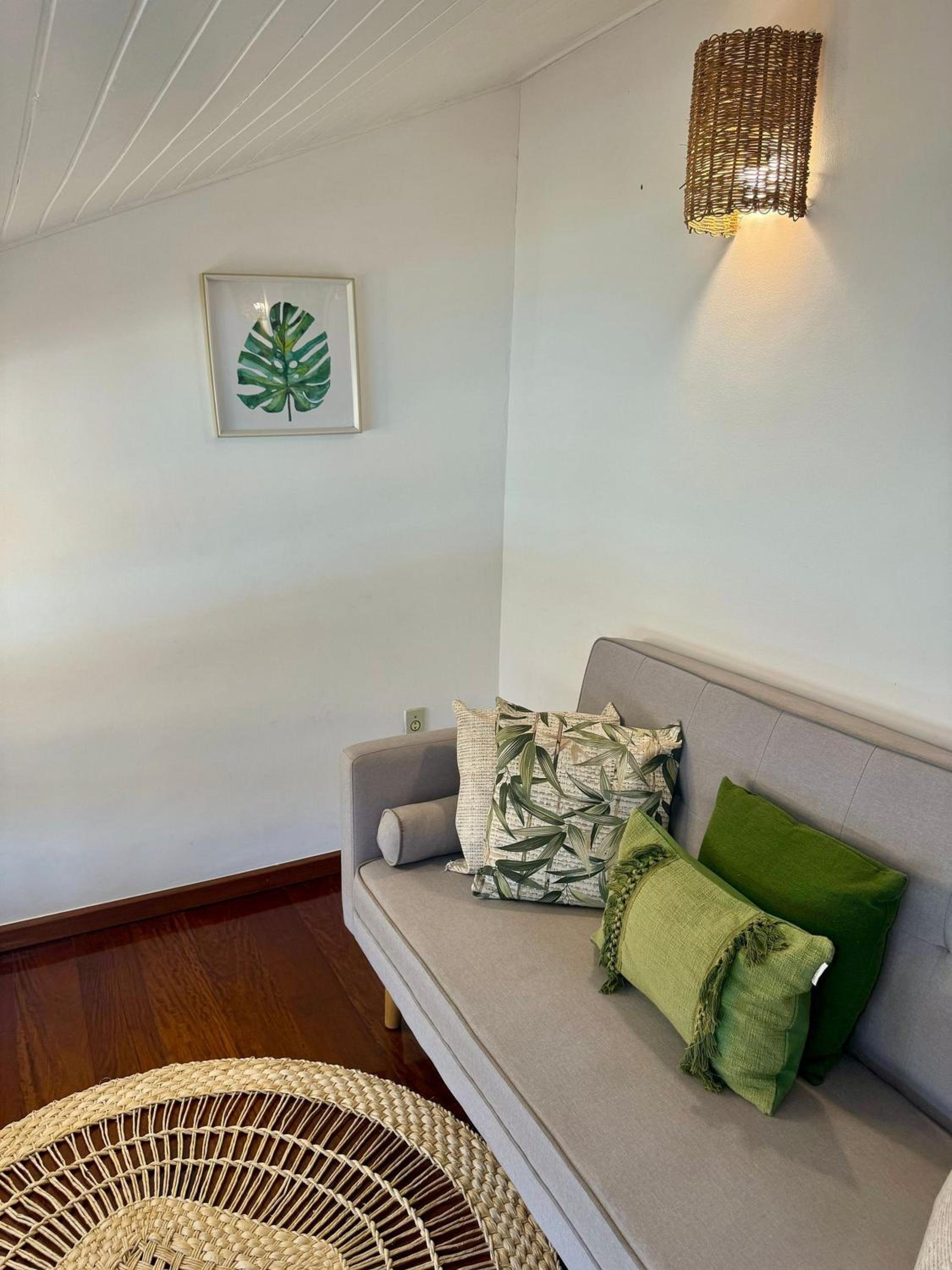 House 4 Minutes from Manguinhos Beach with Pool, Sauna, and Kids' Area