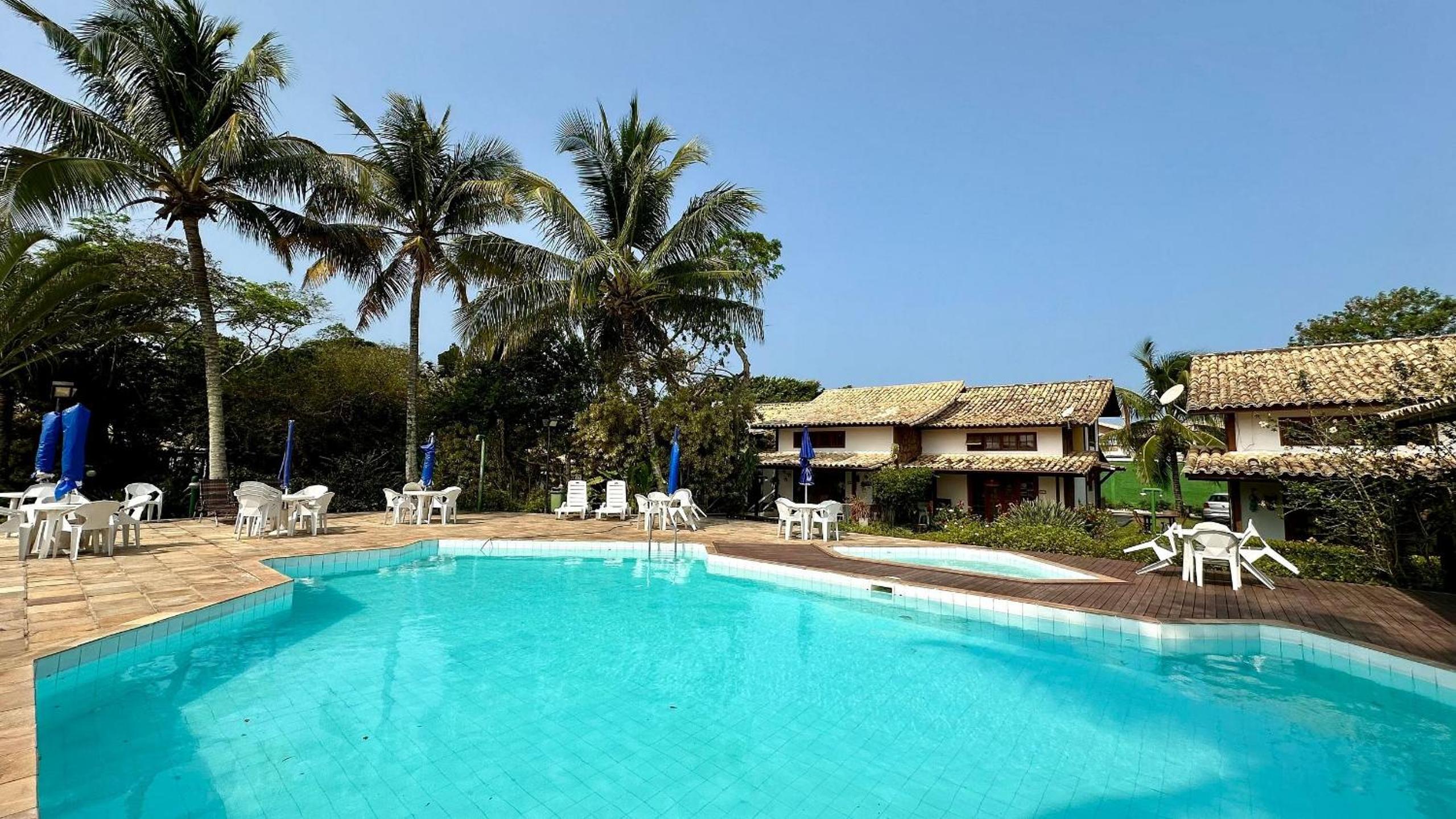 House 4 Minutes from Manguinhos Beach with Pool, Sauna, and Kids' Area