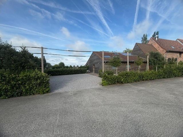 Landelijk vakantiehuis in Diksmuide met een tuin en vijver