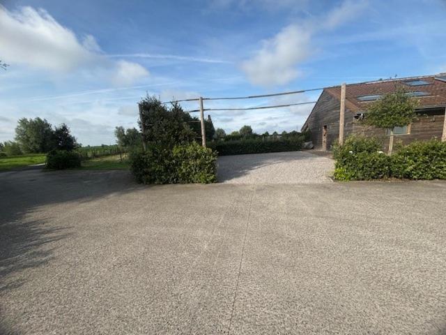 Landelijk vakantiehuis in Diksmuide met een tuin en vijver