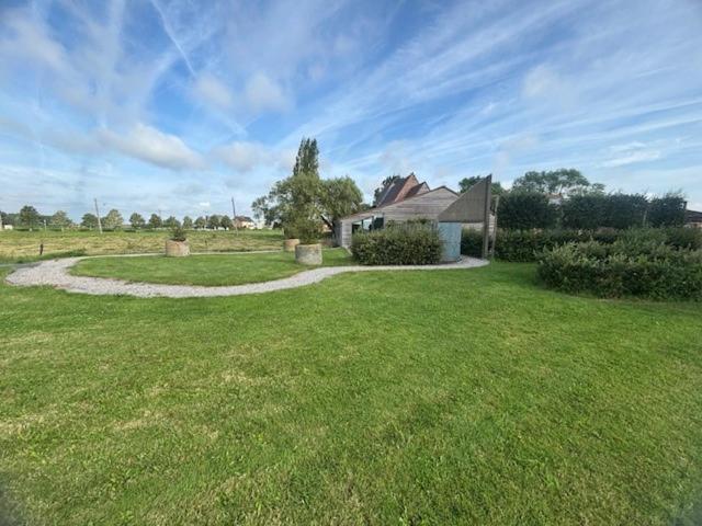 Landelijk vakantiehuis in Diksmuide met een tuin en vijver