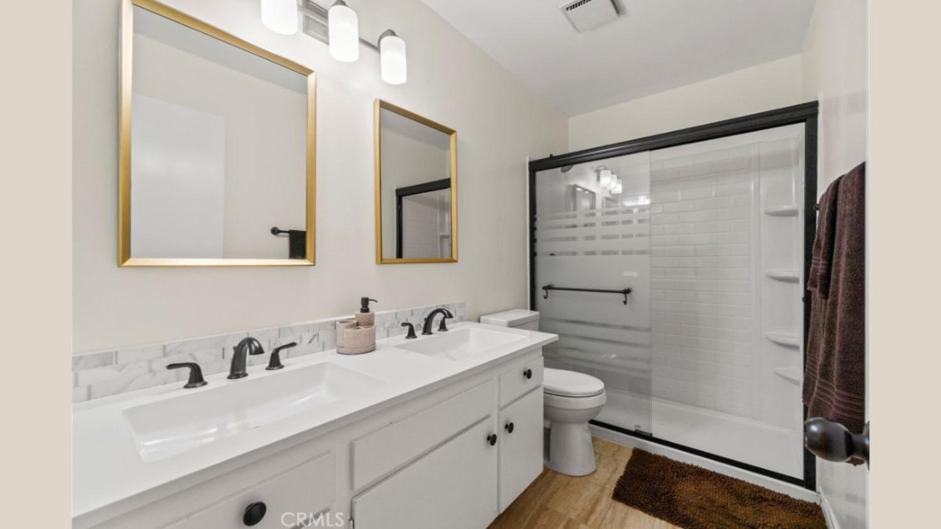 Valley Gem, luxurious 5 bedroom 3 bath, sleeps 12