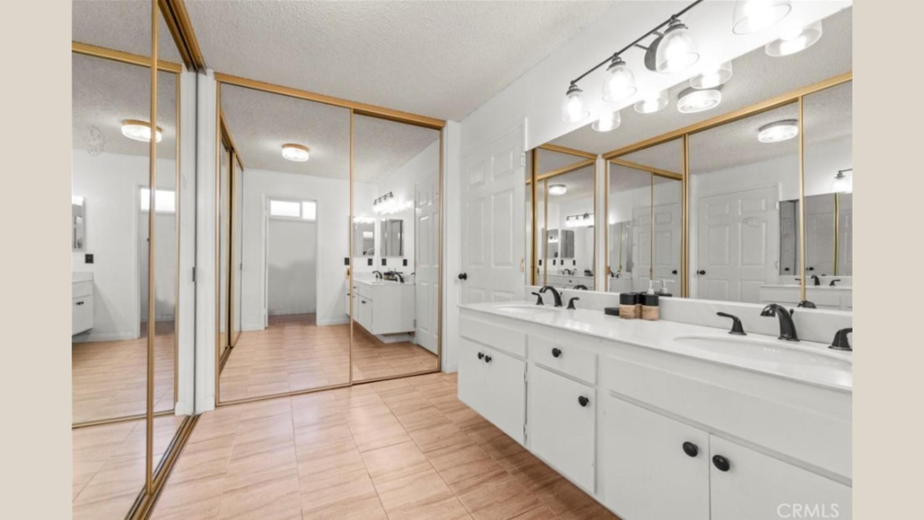 Valley Gem, luxurious 5 bedroom 3 bath, sleeps 12