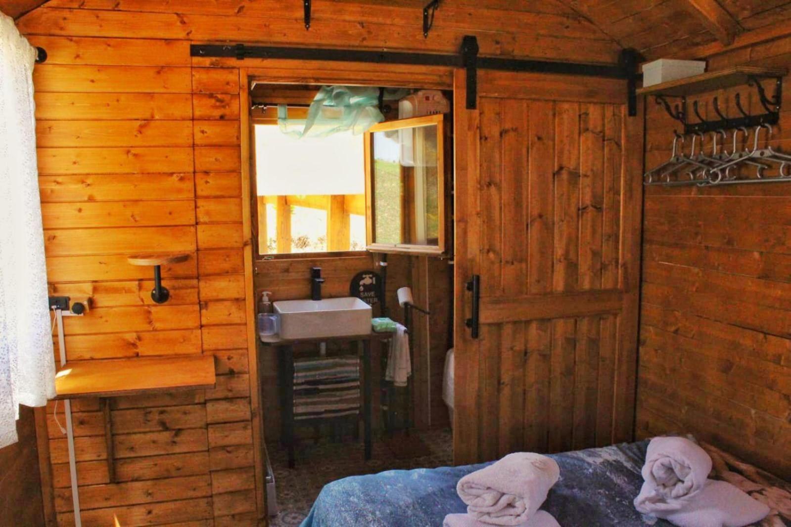 Nature lovers Cabin- HotTub- Privacy & Serenity
