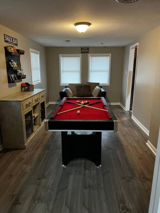 Hotel Modern 3 Bedroom Ranch House - Image 1