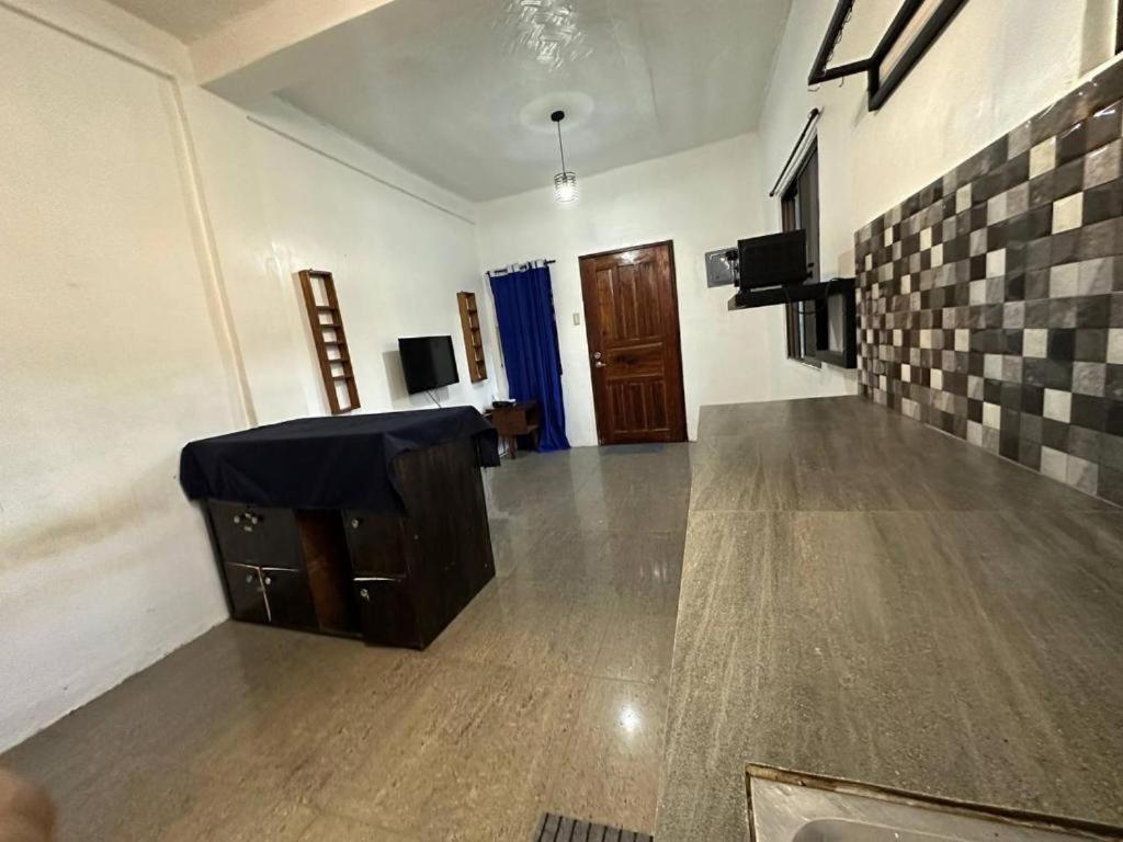 Grey House in Coron with Kitchen