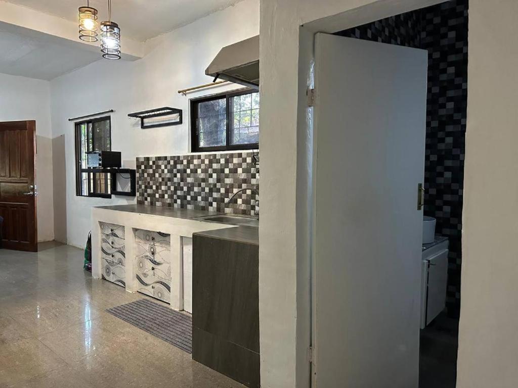 Grey House in Coron with Kitchen