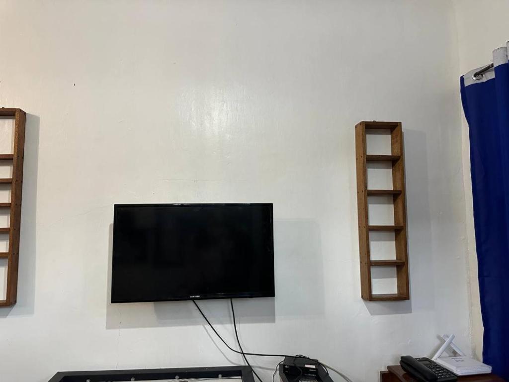 Grey House in Coron with Kitchen