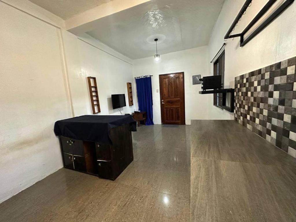 Grey House in Coron with Kitchen