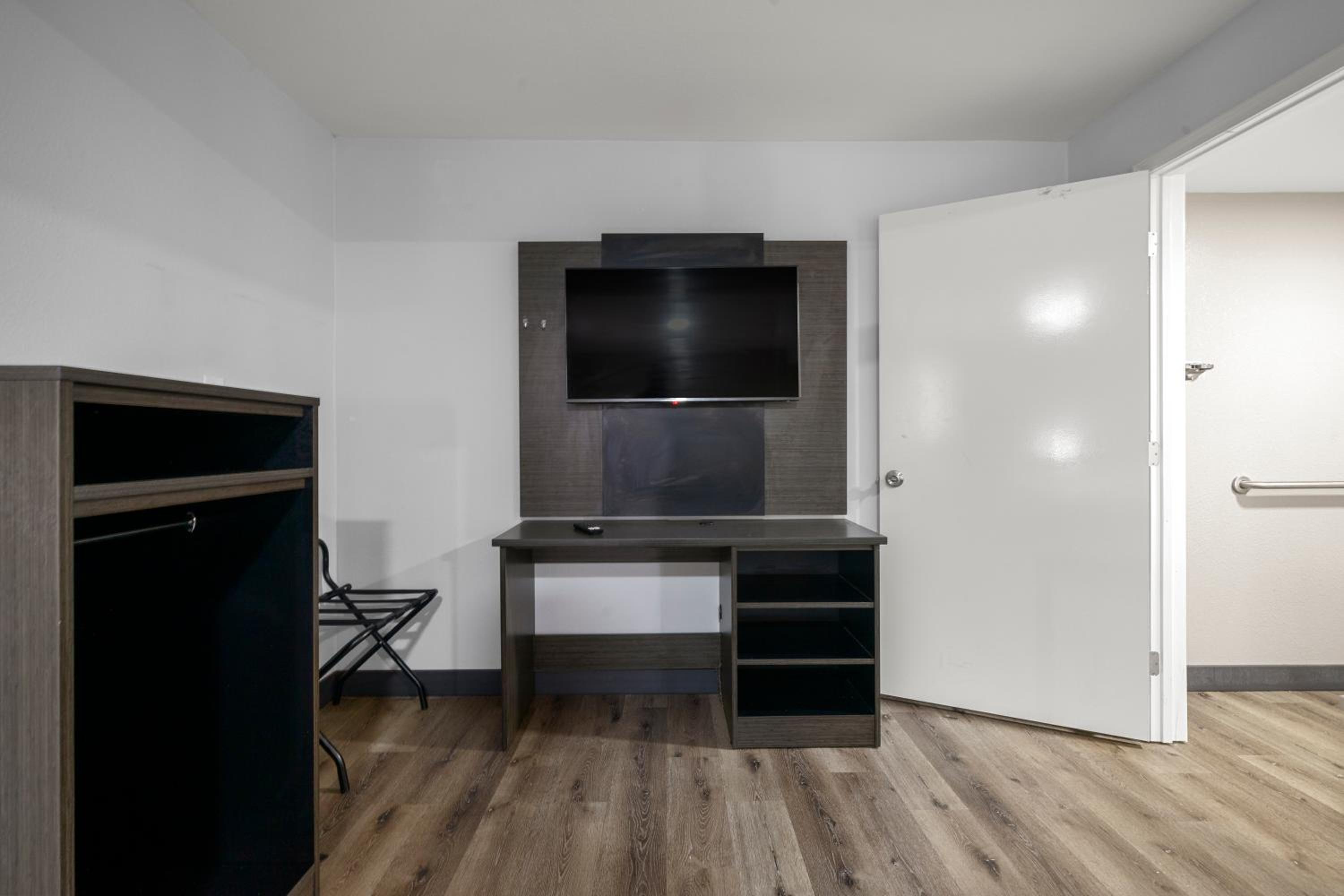 Southern Suites Carrollton view 4