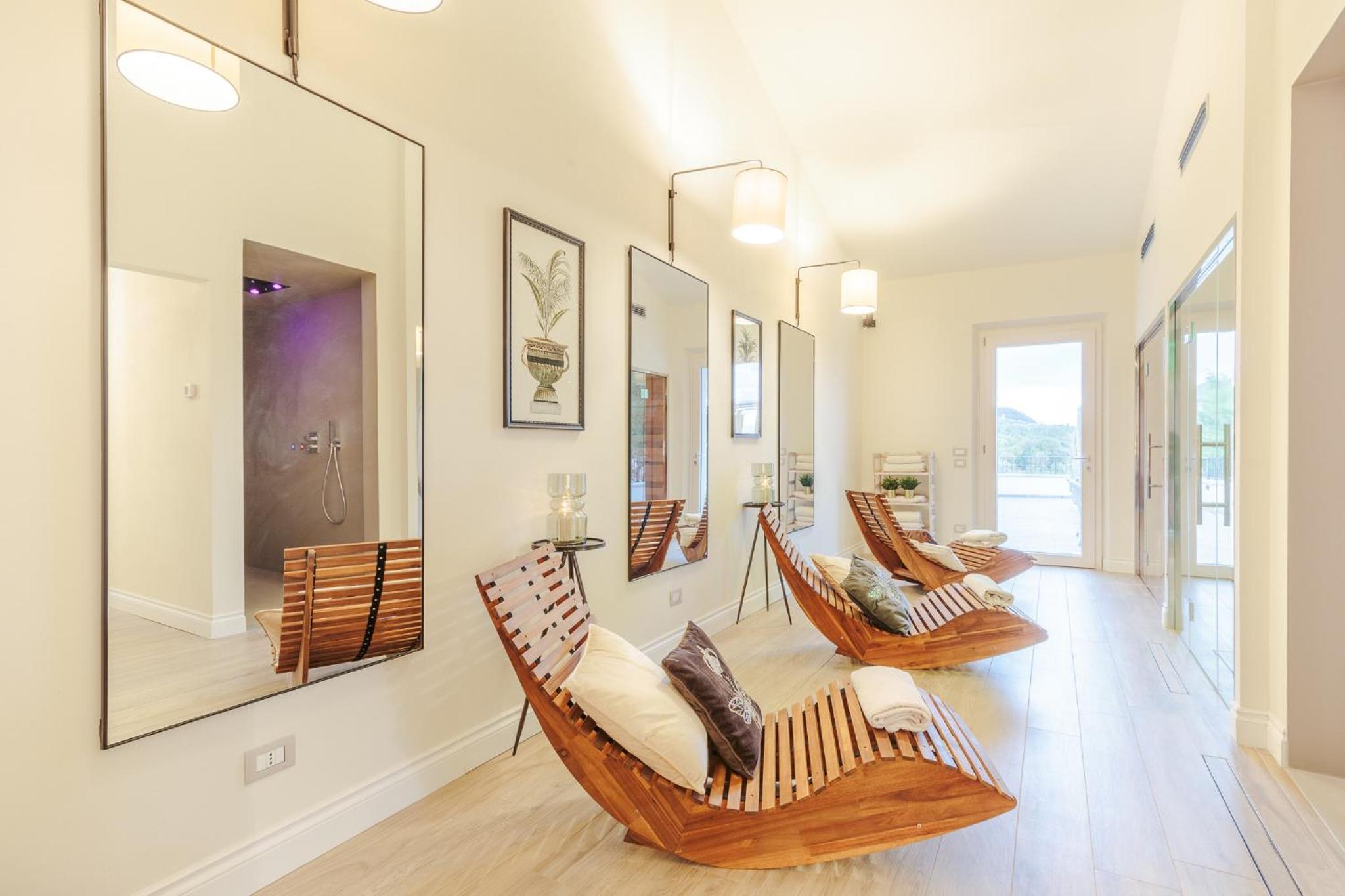VILLA ASTI: Where Luxury Meets Limitless View