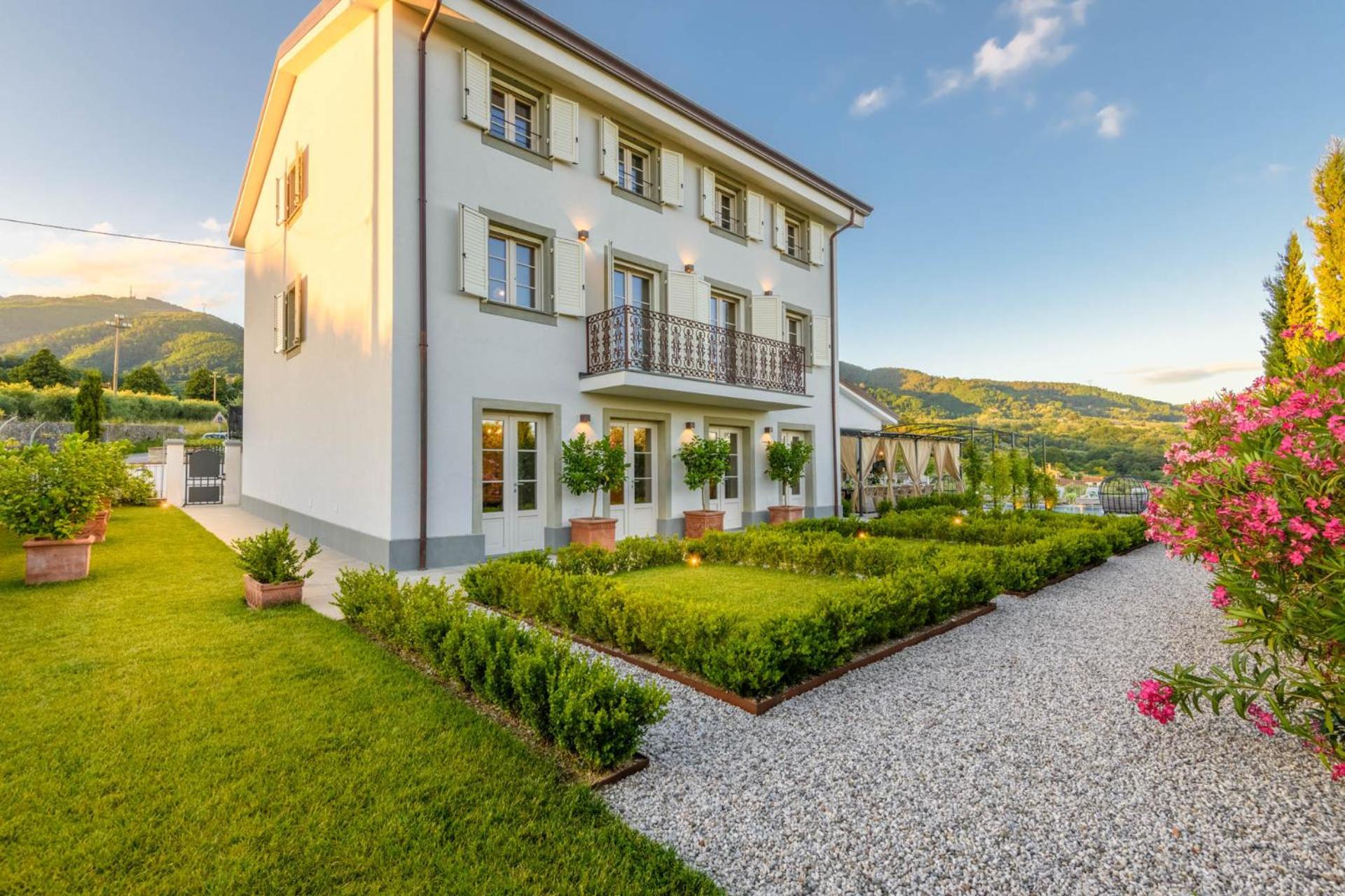 VILLA ASTI: Where Luxury Meets Limitless View