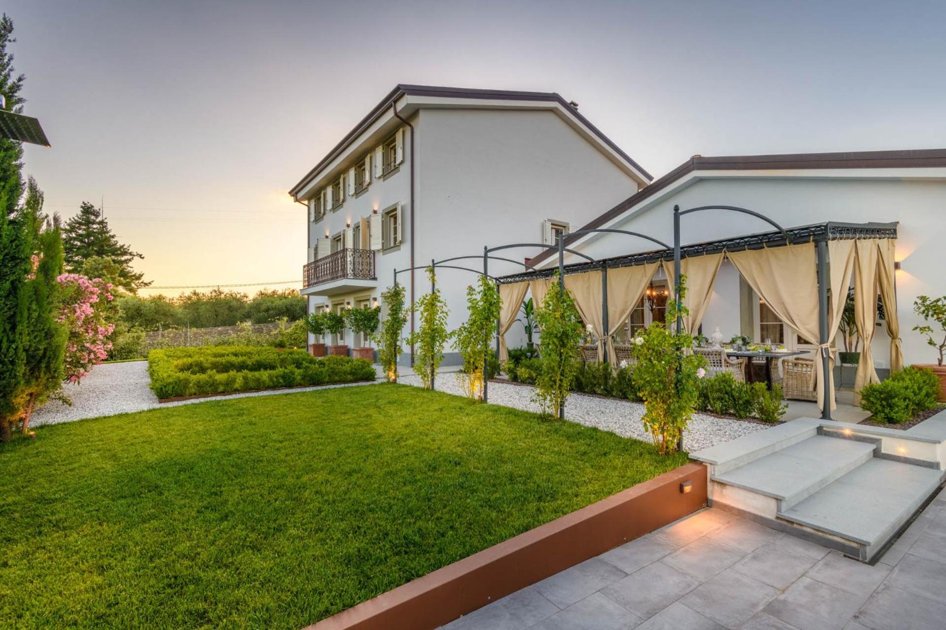 VILLA ASTI: Where Luxury Meets Limitless View