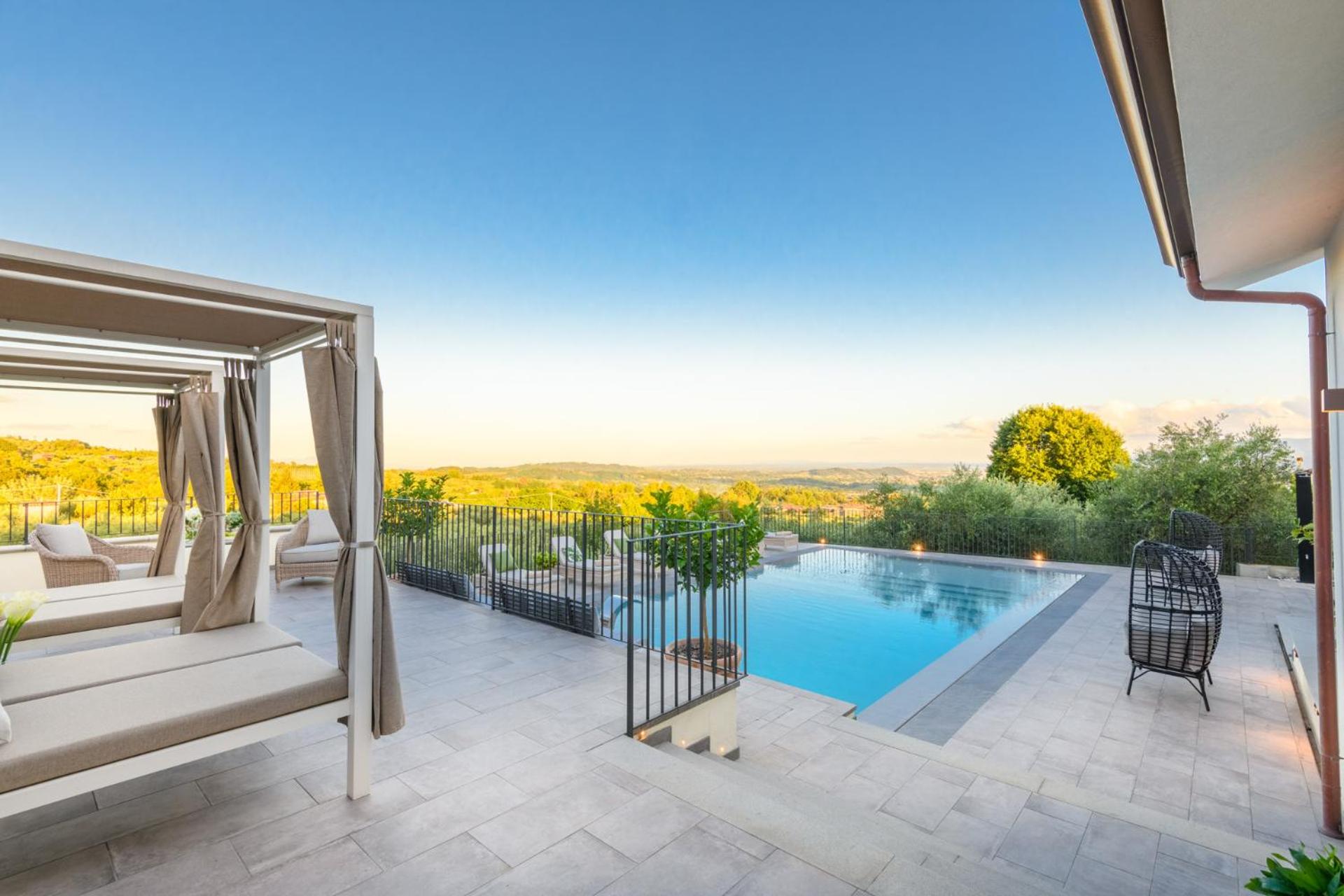 VILLA ASTI: Where Luxury Meets Limitless View