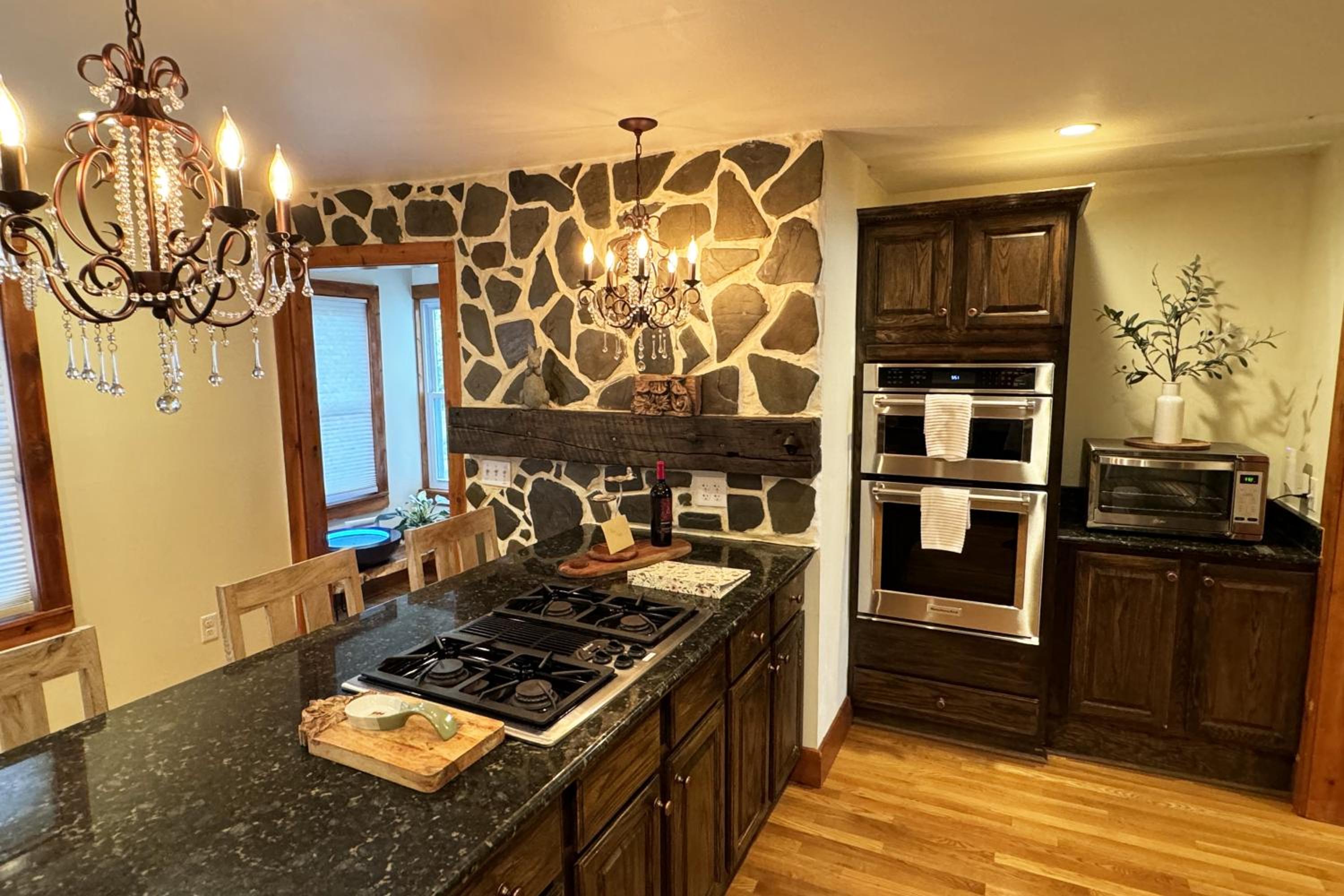 Large, Comfortable & Conveniently located Home, photo 25