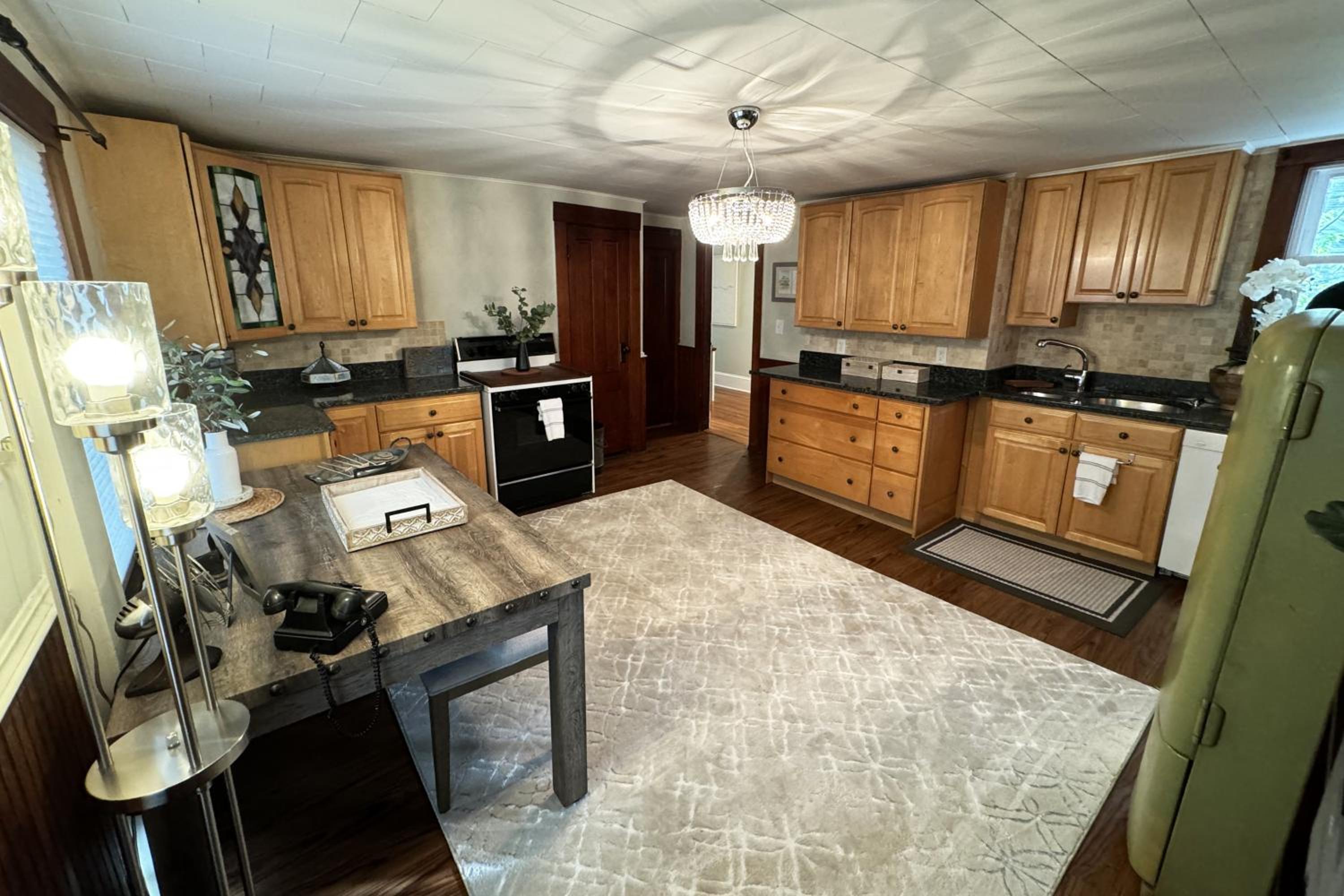 Large, Comfortable & Conveniently located Home, photo 39