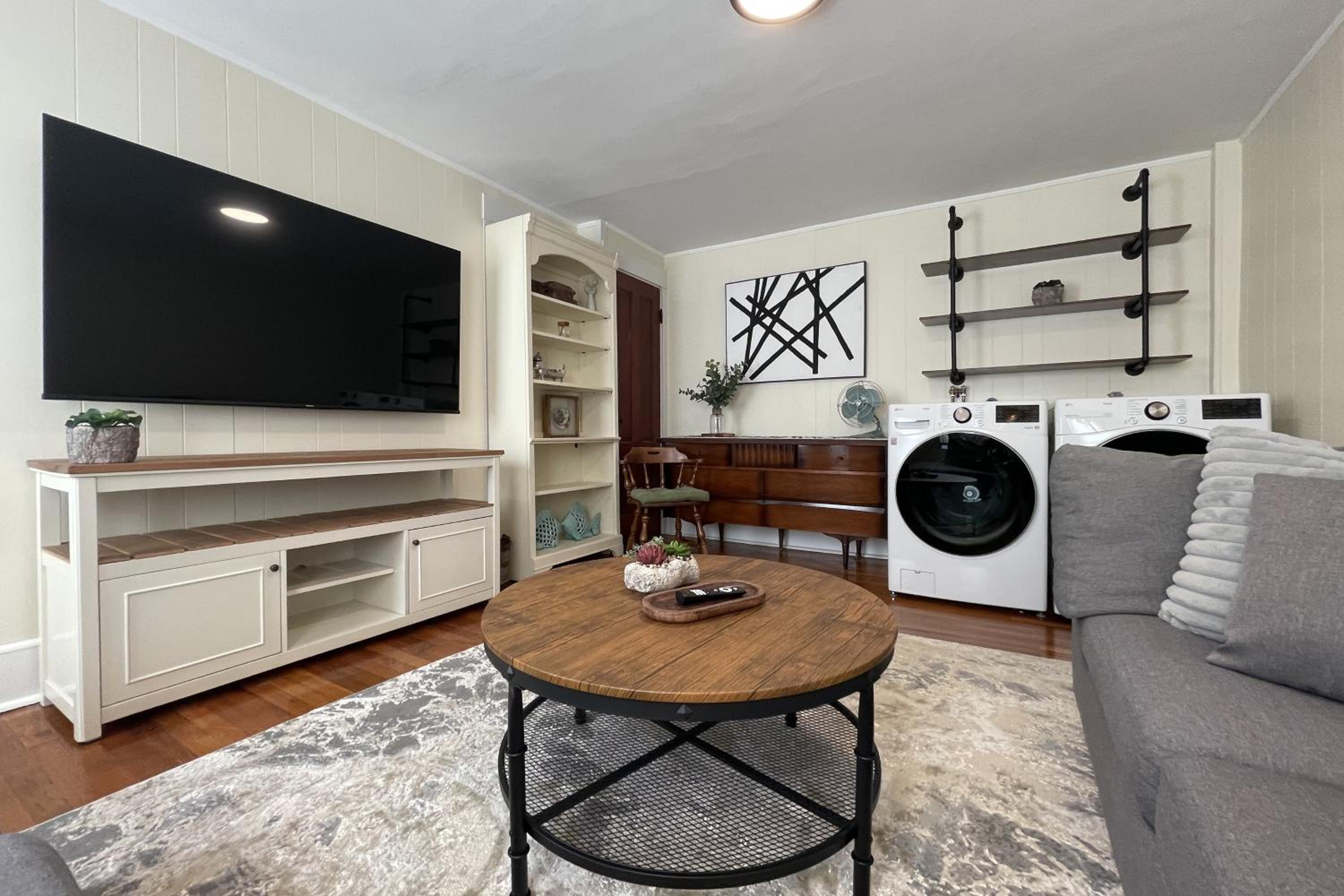 Large, Comfortable & Conveniently located Home, photo 26